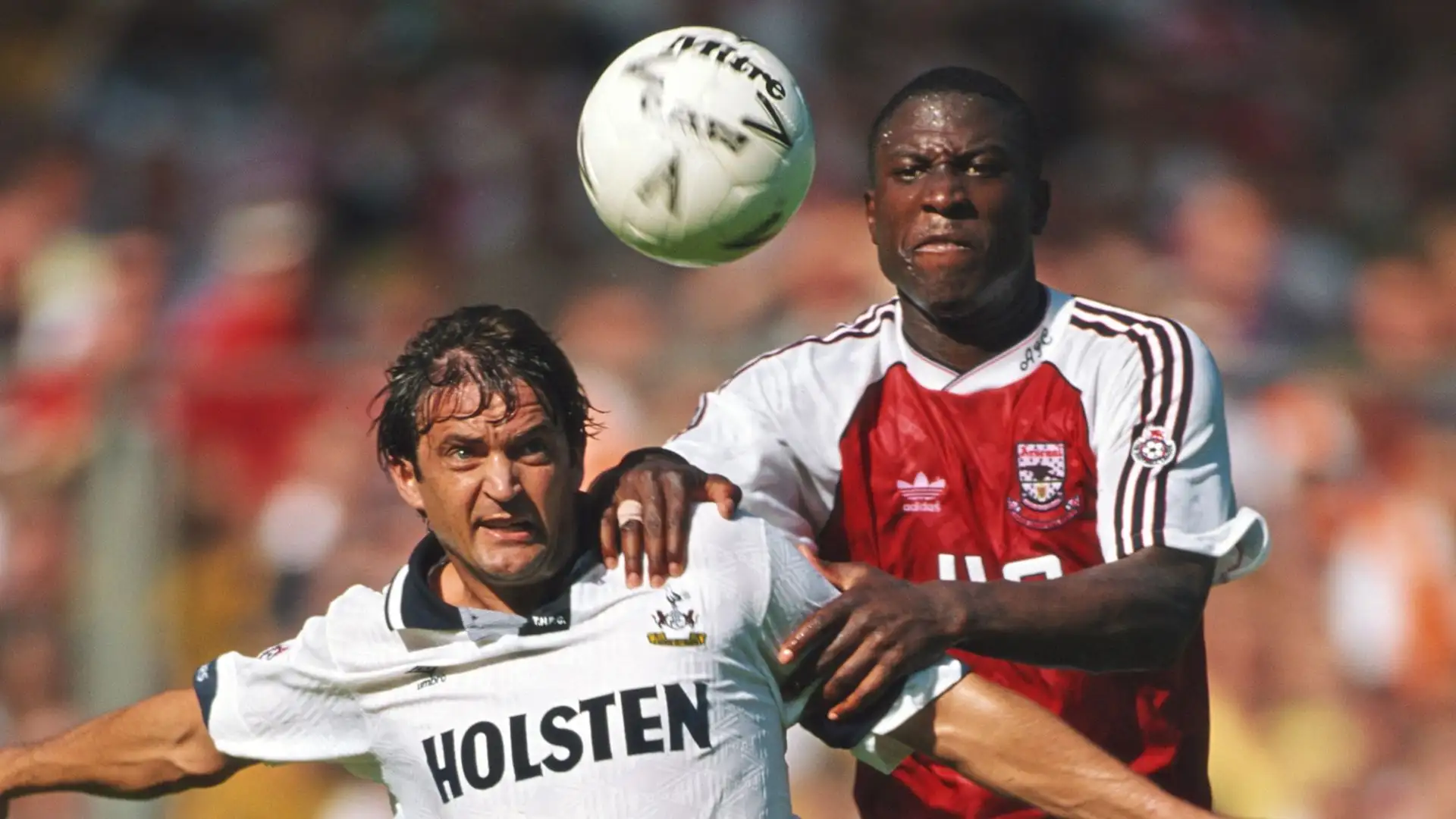 Campbell aveva esordito tra i professionisti con l'Arsenal, nel 1988