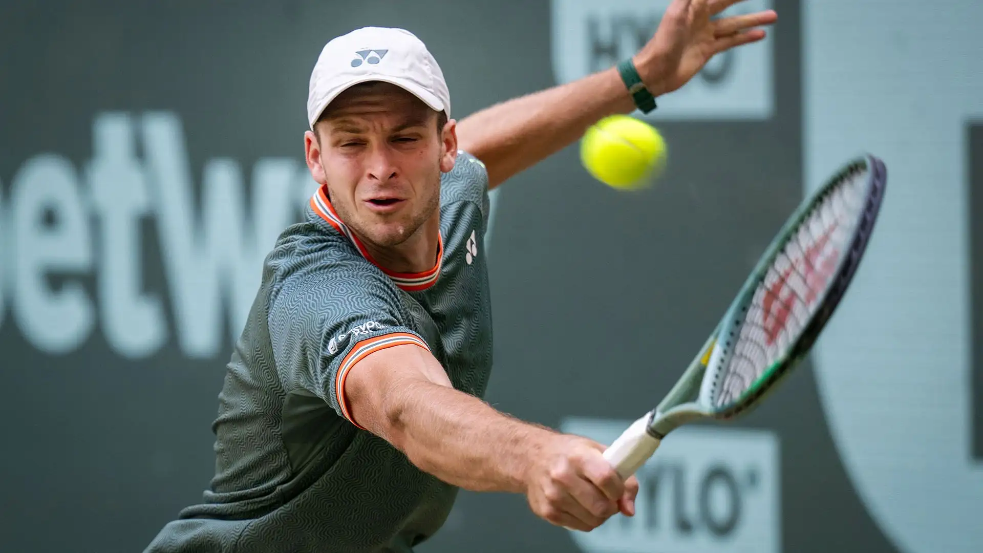 L'altoatesino ha schiantato Hurkacz con un doppio 7-6 all'ATP di Halle
