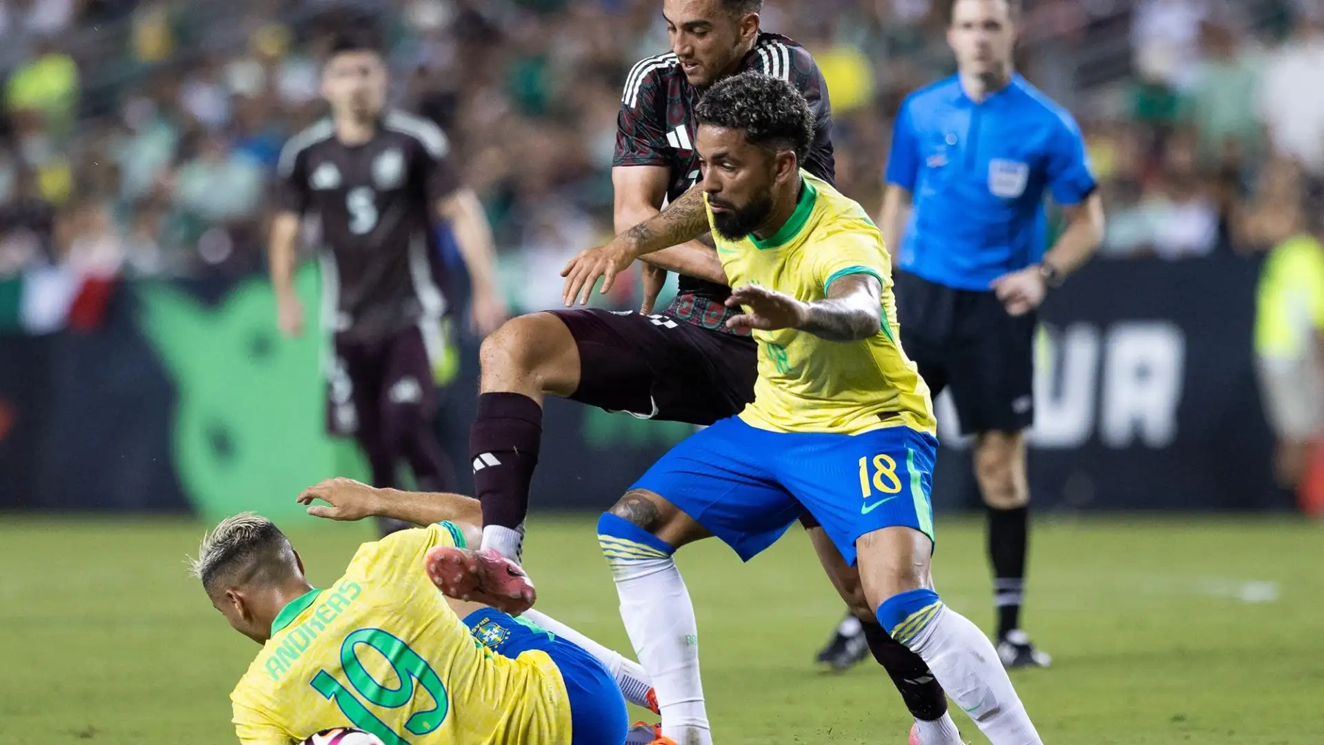 Douglas Luiz, roccioso mediano della Nazionale brasiliana, è all'Aston Villa dal 2019