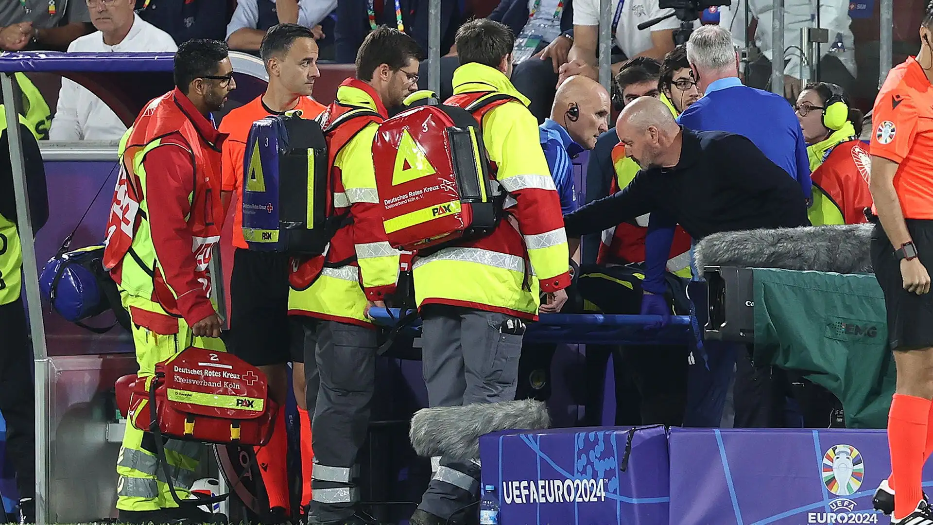 I tifosi hanno accompagnato l'uscita dal campo di Tierney con tantissimi applausi