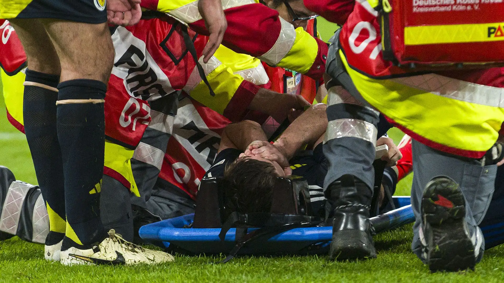 Tantissimi i messaggi social di vicinanza al campione dell'Arsenal: speriamo si riprenda presto