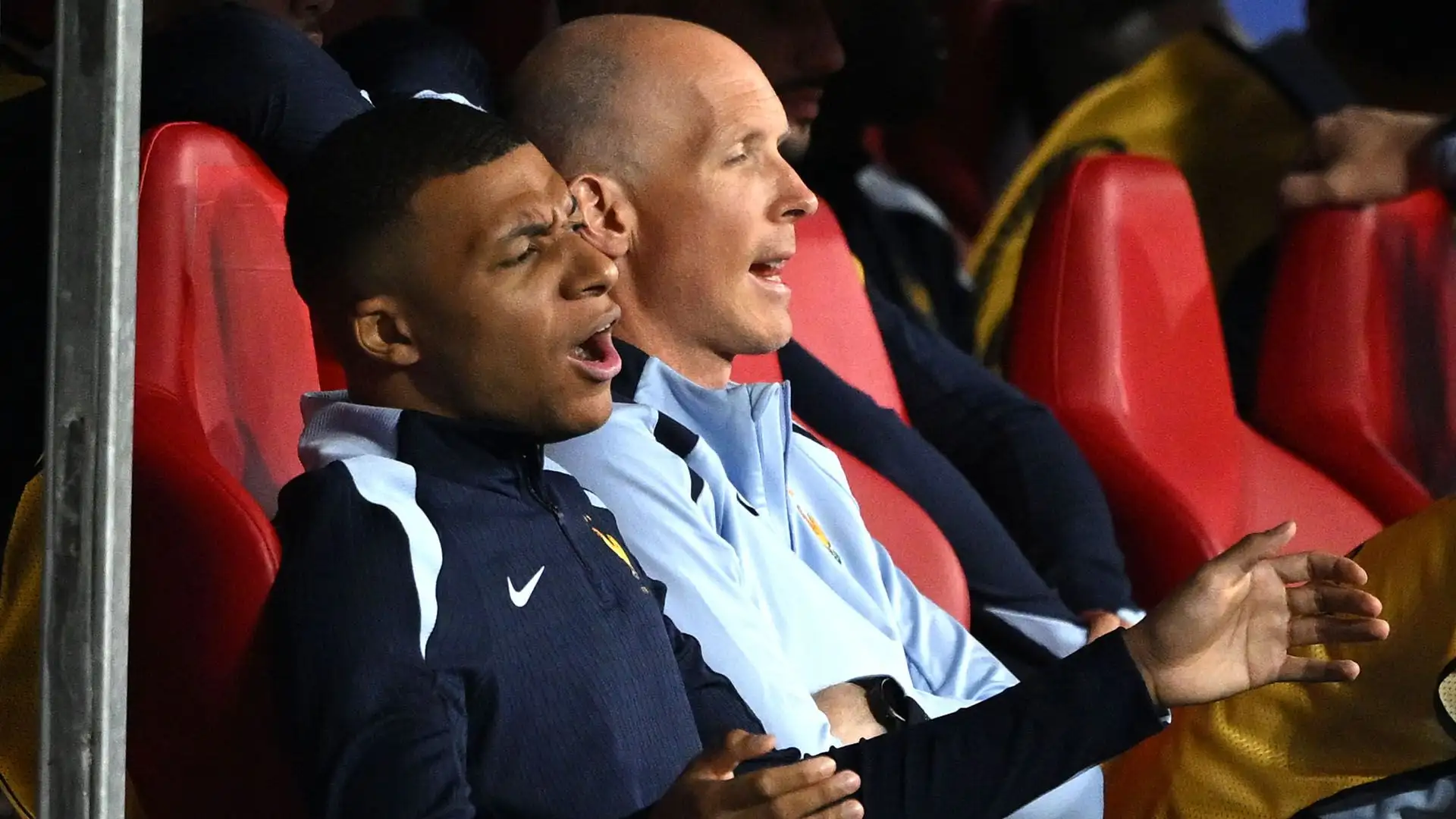 Mbappé è rimasto in tuta, a rammaricarsi per le occasioni fallite dai suoi compagni