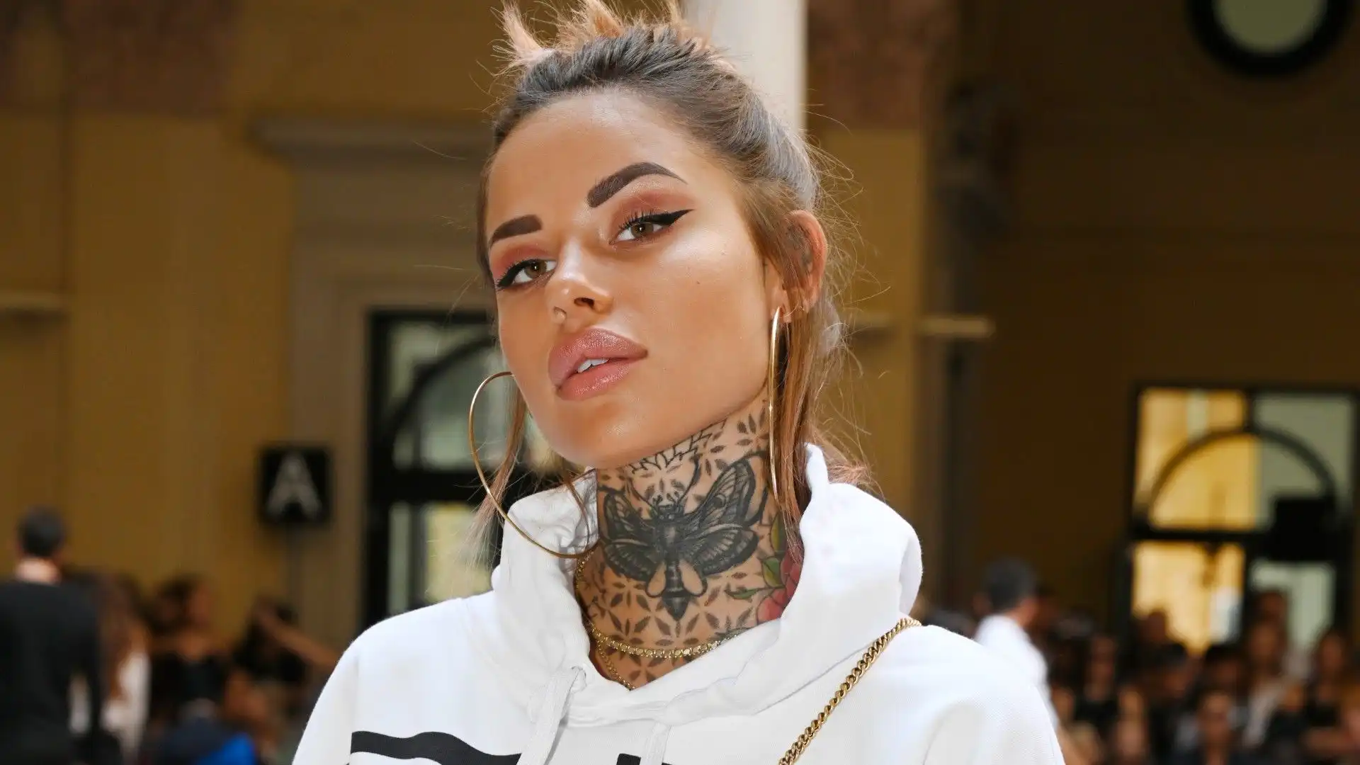 Le foto di Zoe Cristofoli, compagna di Theo Hernandez super tatuata