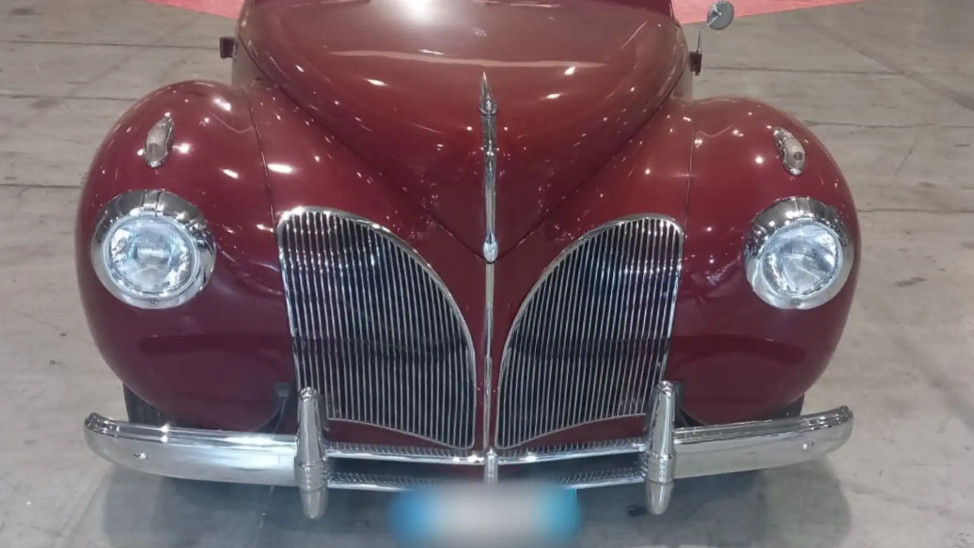 Un fulgido esempio della prima generazione della Lincoln Continental