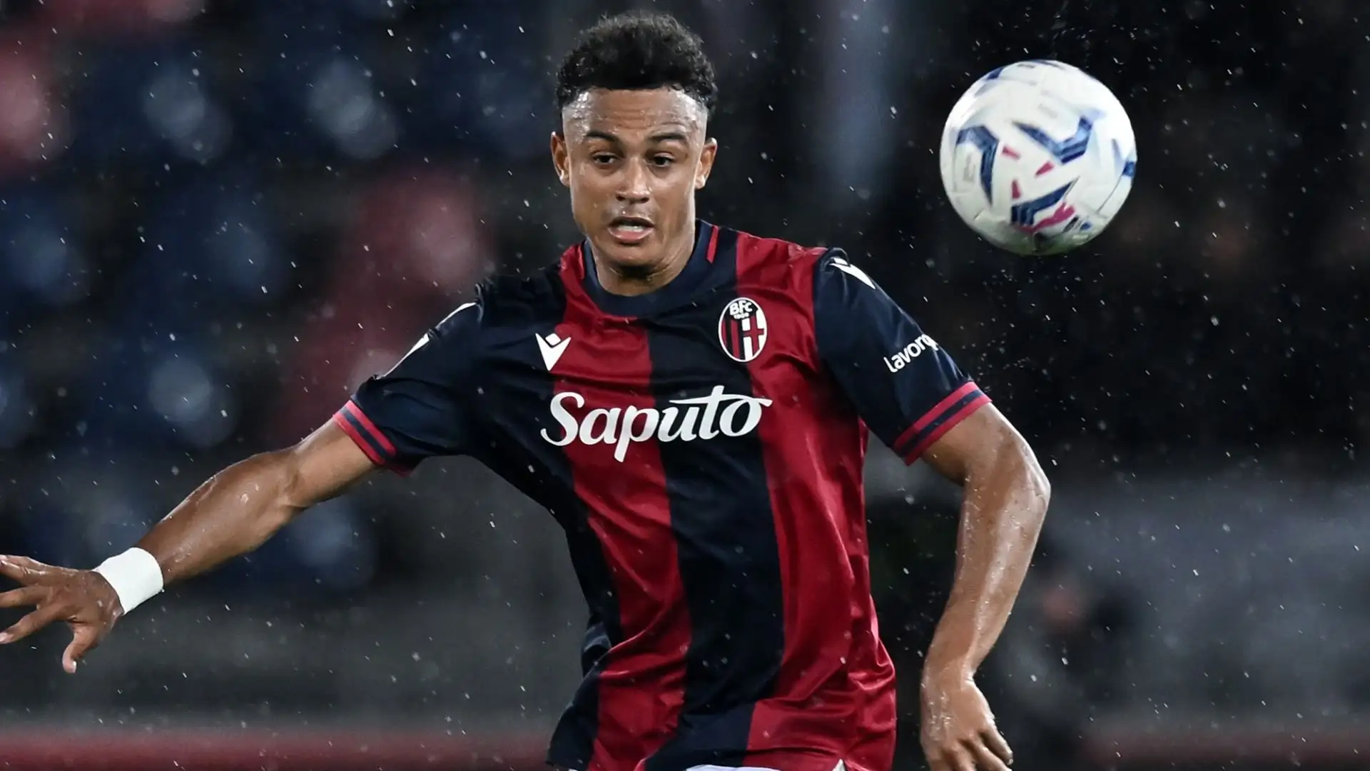 In caso di cessione di Dumfries, richiesto in Premier League, i nerazzurri avrebbero i soldi necessari per chiudere la trattativa
