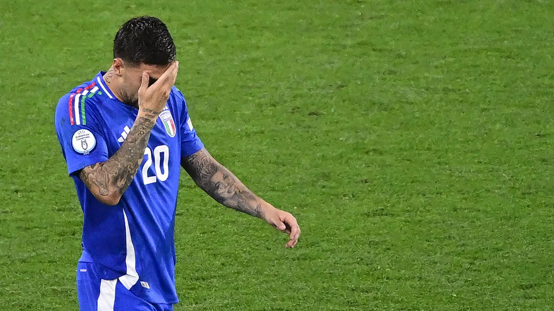 Le lacrime di Zaccagni a fine match