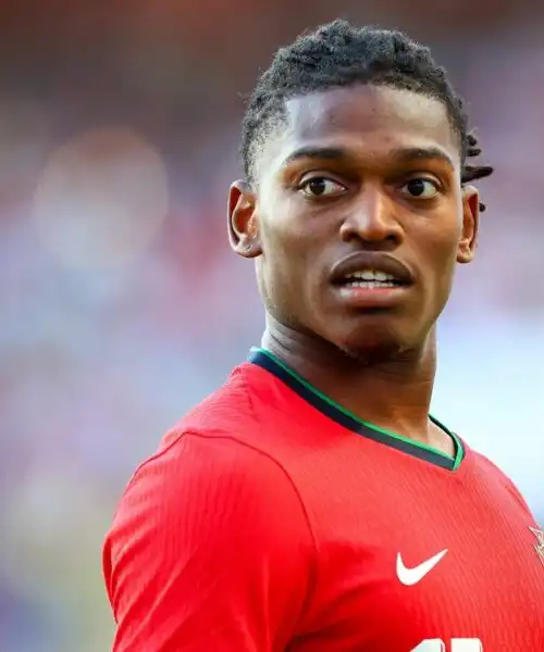 Milan, Leao riflette sulla nuova mega offerta: le foto
