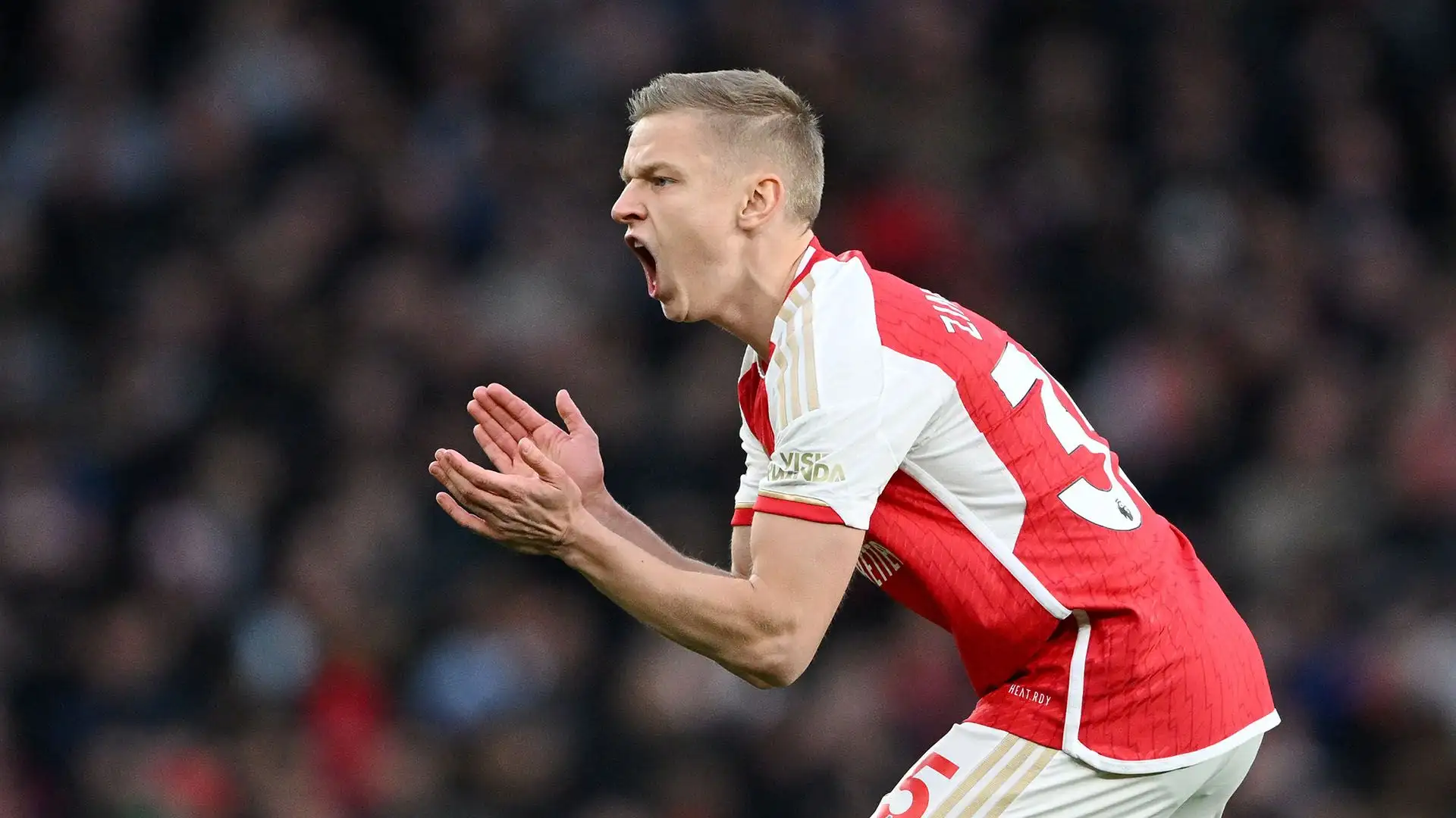 Oleksandr Zinchenko ha un contratto con l'Arsenal in scadenza nel 2026
