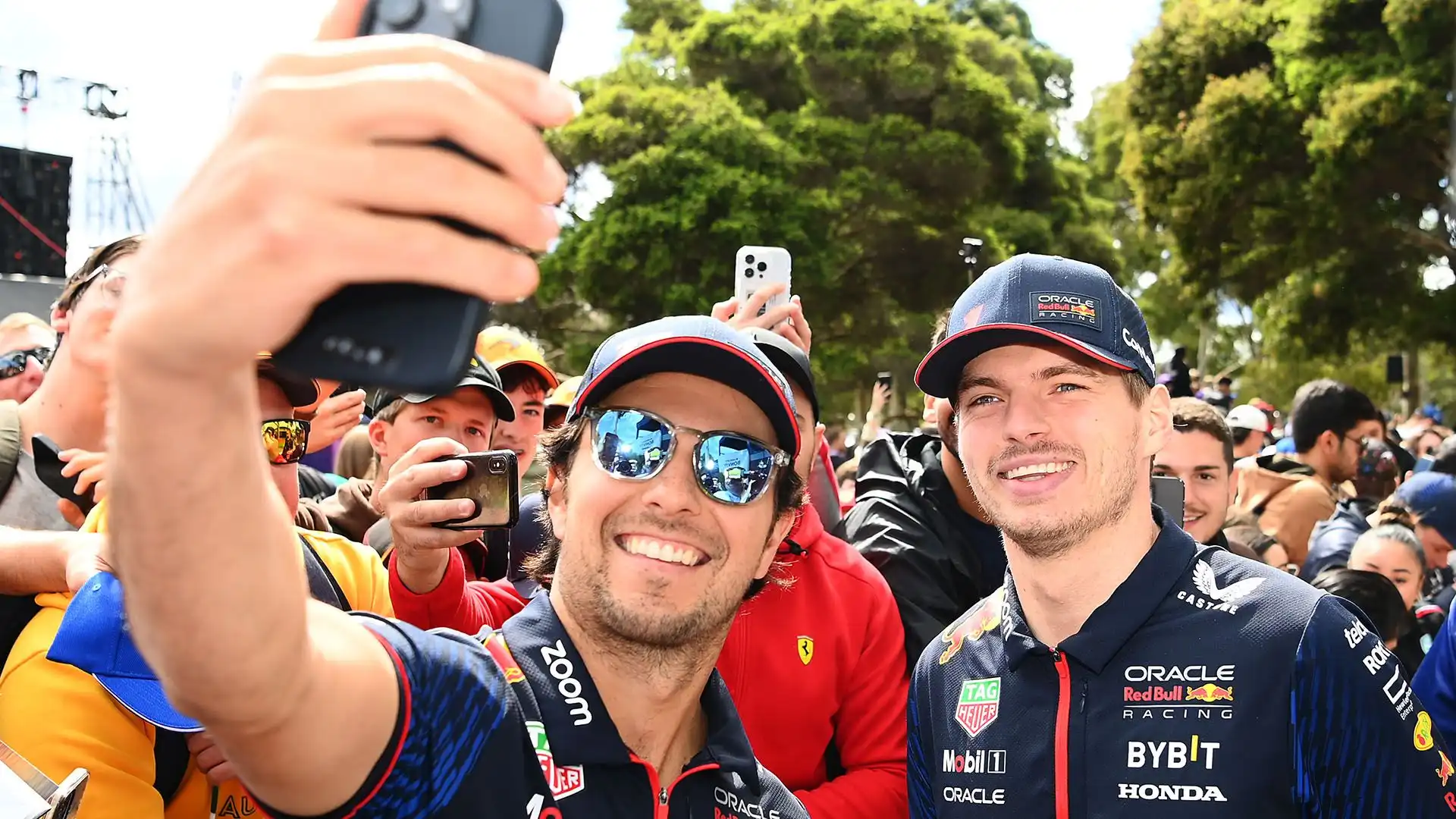 La conferma di Sergio Perez alla Red Bull continua a far discutere