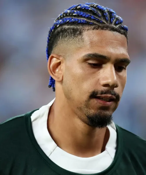 Critiche spietate e insulti spregevoli: Ronald Araujo si ferma. Immagini