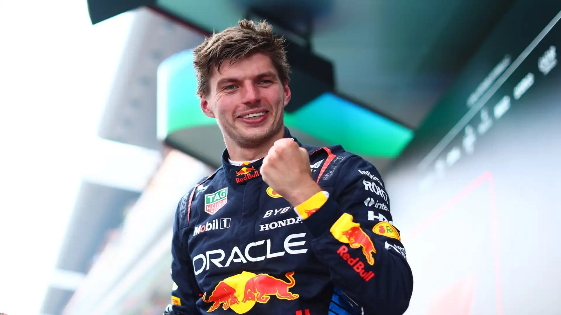 Max Verstappen continua a vincere in Formula 1, e la Mercedes continua a corteggiarlo