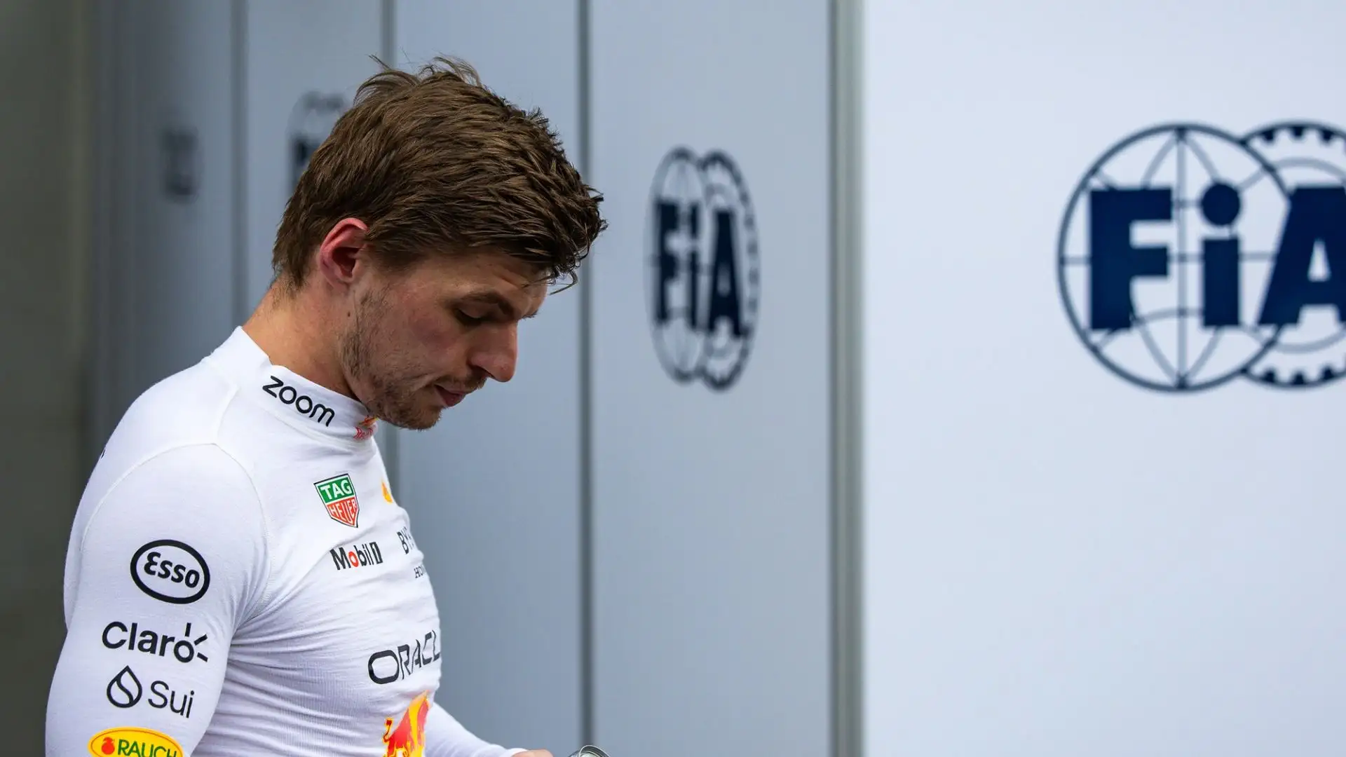 Verstappen si è lamentato anche per i 10 secondi di penalità: "Riguarderò l’episodio, ma 10 secondi mi sono sembrati un po’ troppo severi in quel momento"