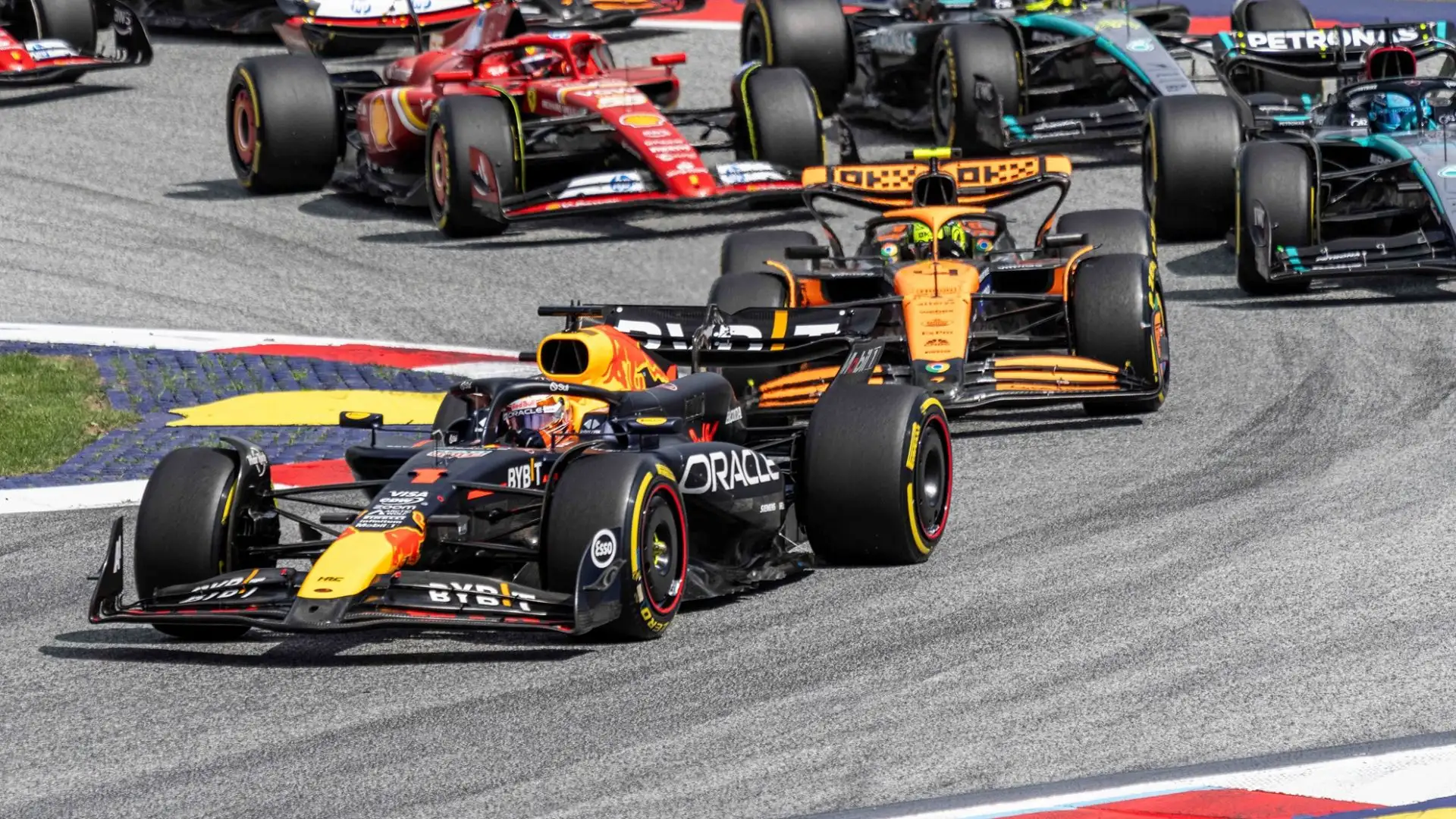 Verstappen ha invece concluso la gara, guadagnando altri 10 punti in classifica generale