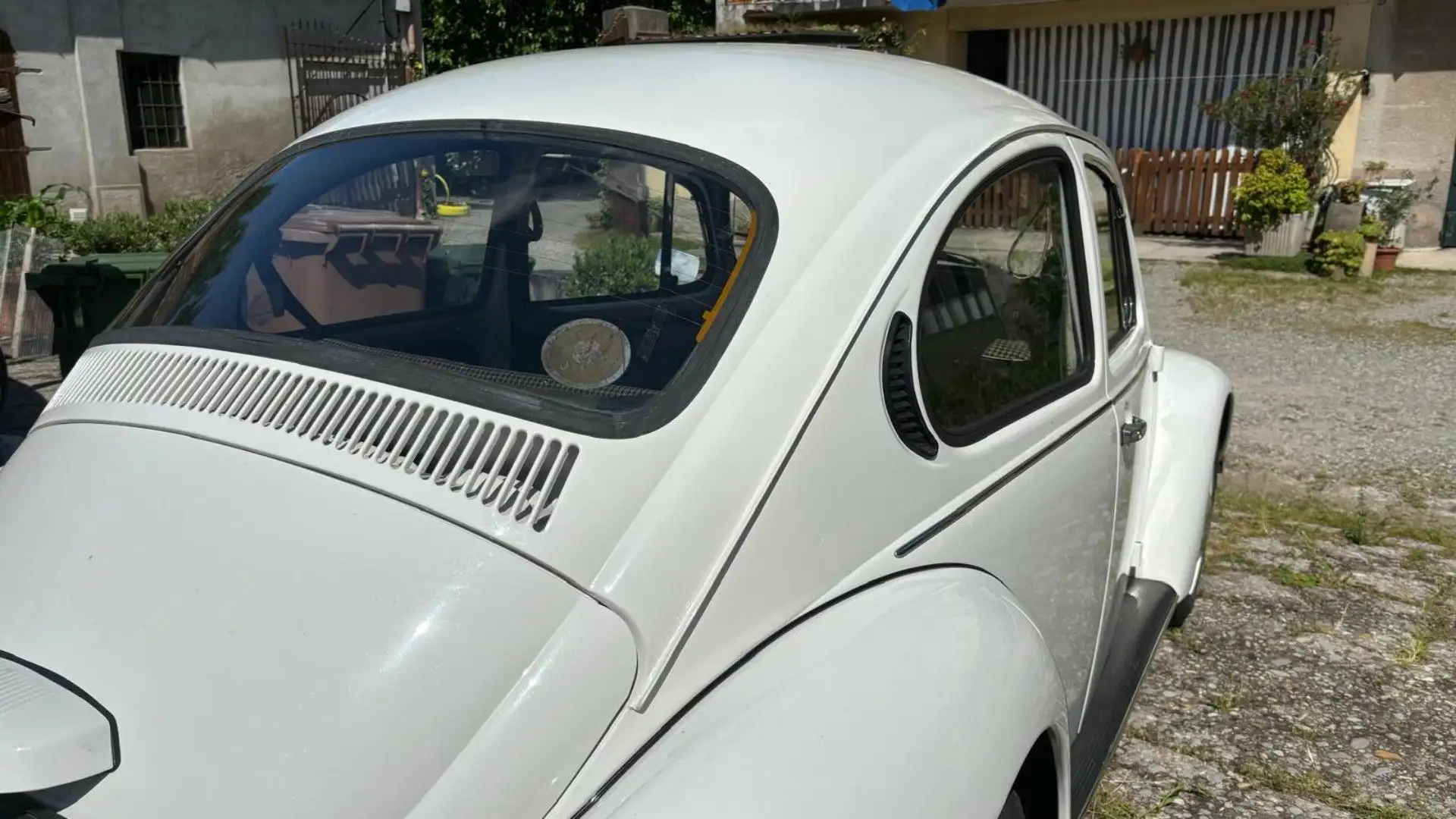 Il design arrotondato del Maggiolino è diventato un simbolo di semplicità e funzionalità
