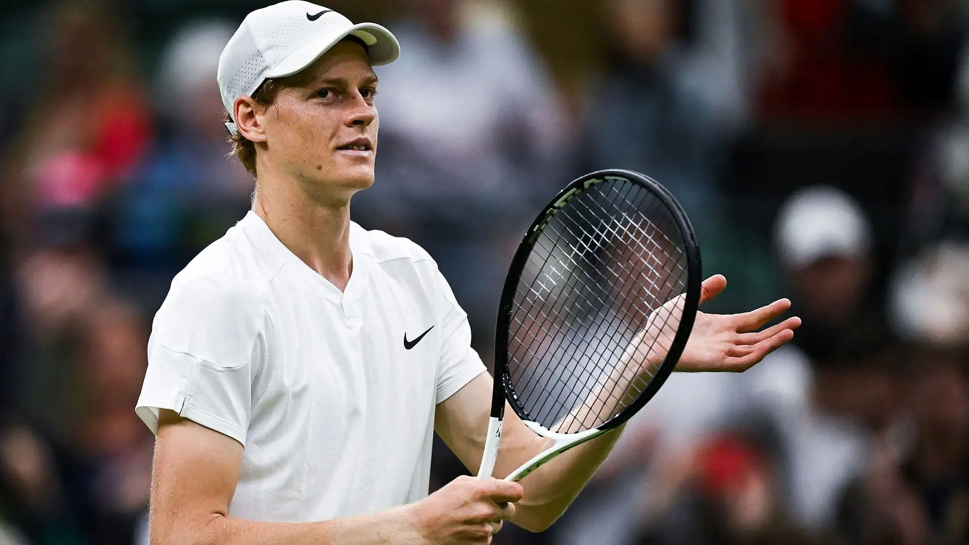 Sinner non ha mai perso con un tennista italiano nel circuito ATP, ma il romano è temibile sull'erba di Wimbledon