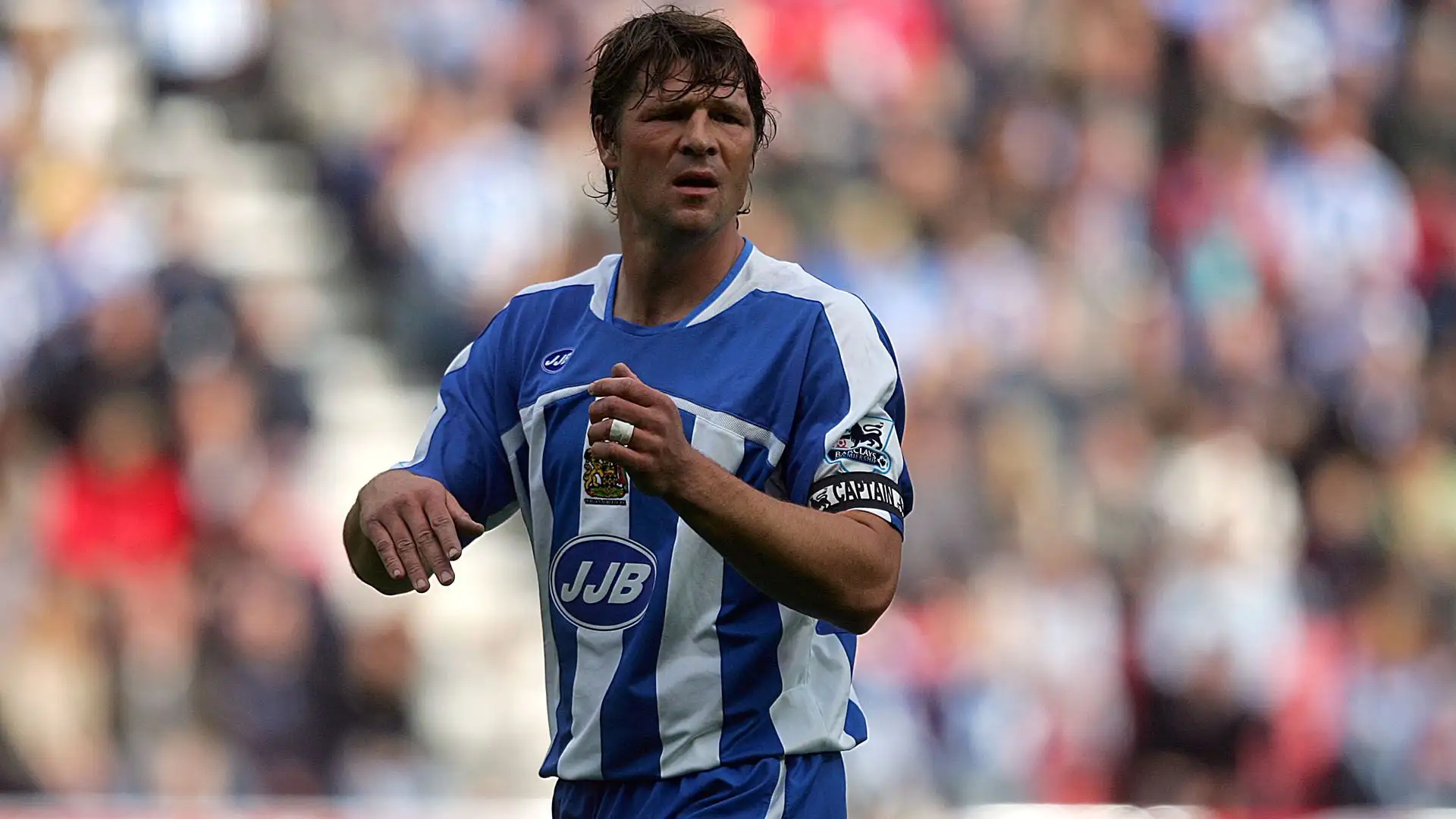 Con il Portsmouth ha vinto il campionato inglese di seconda divisione nella stagione 2002-2003
