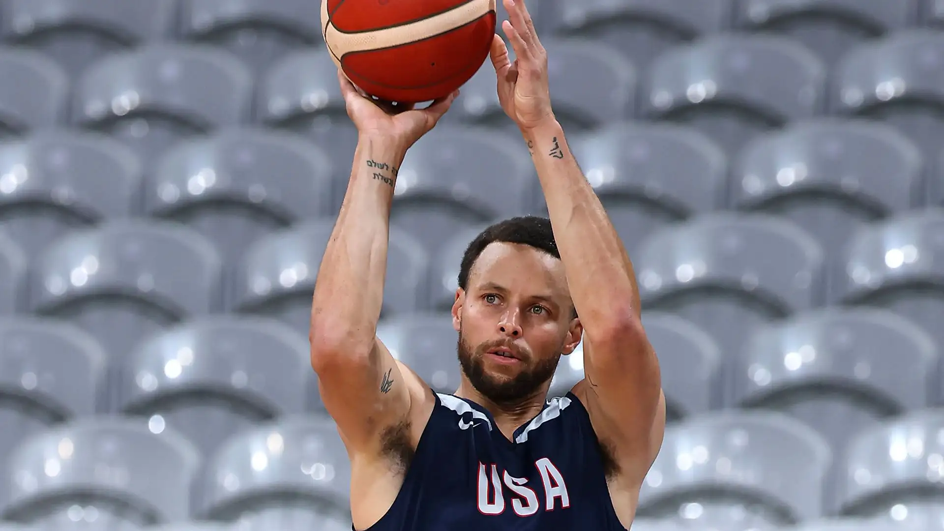 3- Apre il podio Stephen Curry con 101.9 milioni di dollari
