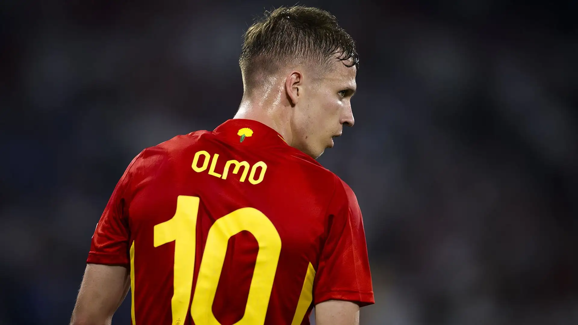 Il calciatore è destinato alla Premier League dove i due club di Manchester si stanno sfidando

