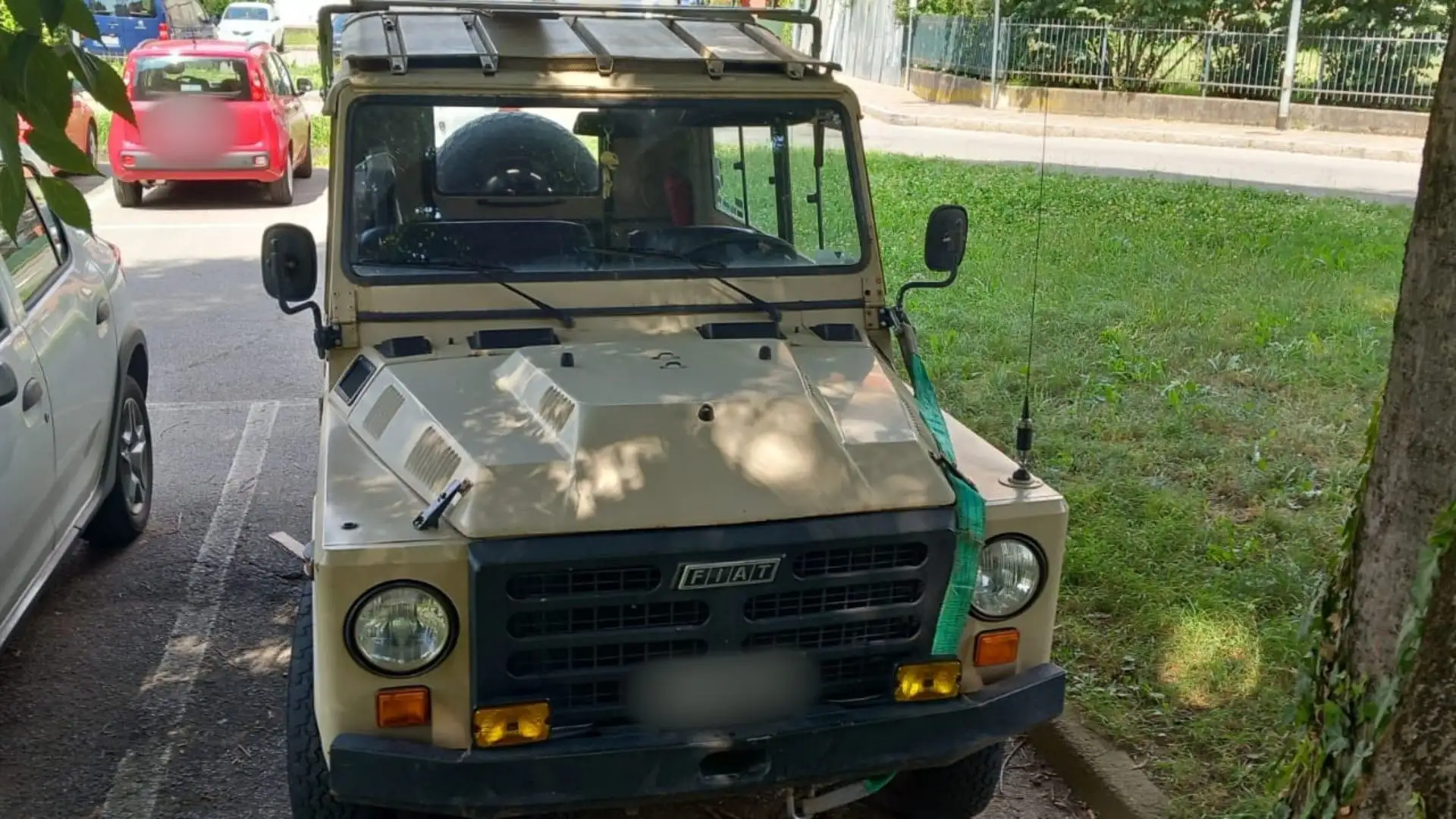 Venne prodotta su licenza anche nella ex Jugoslavia dalla Zastava con la sigla AR55/V
