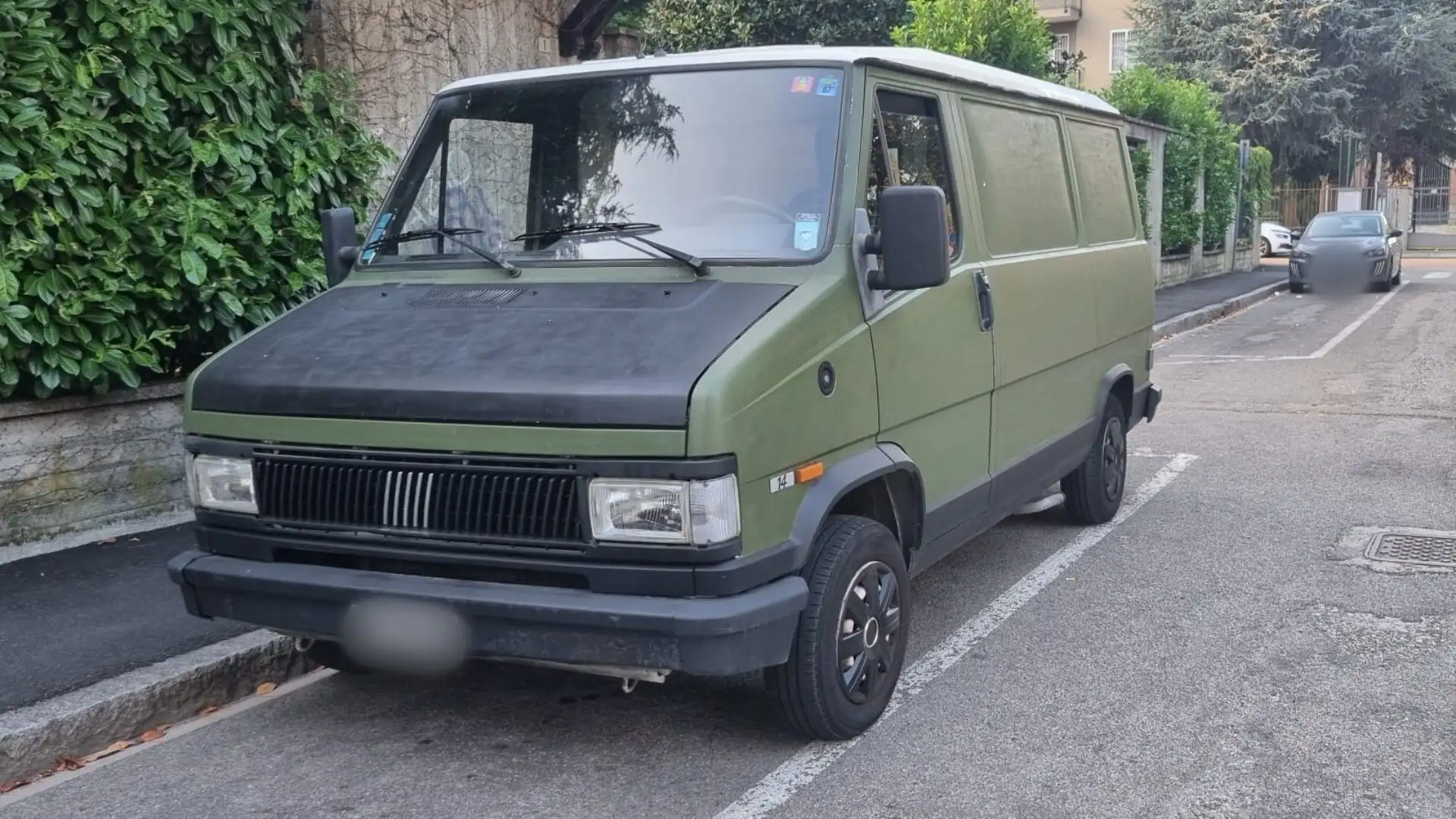 Si tratta di un Fiat Ducato enorme

