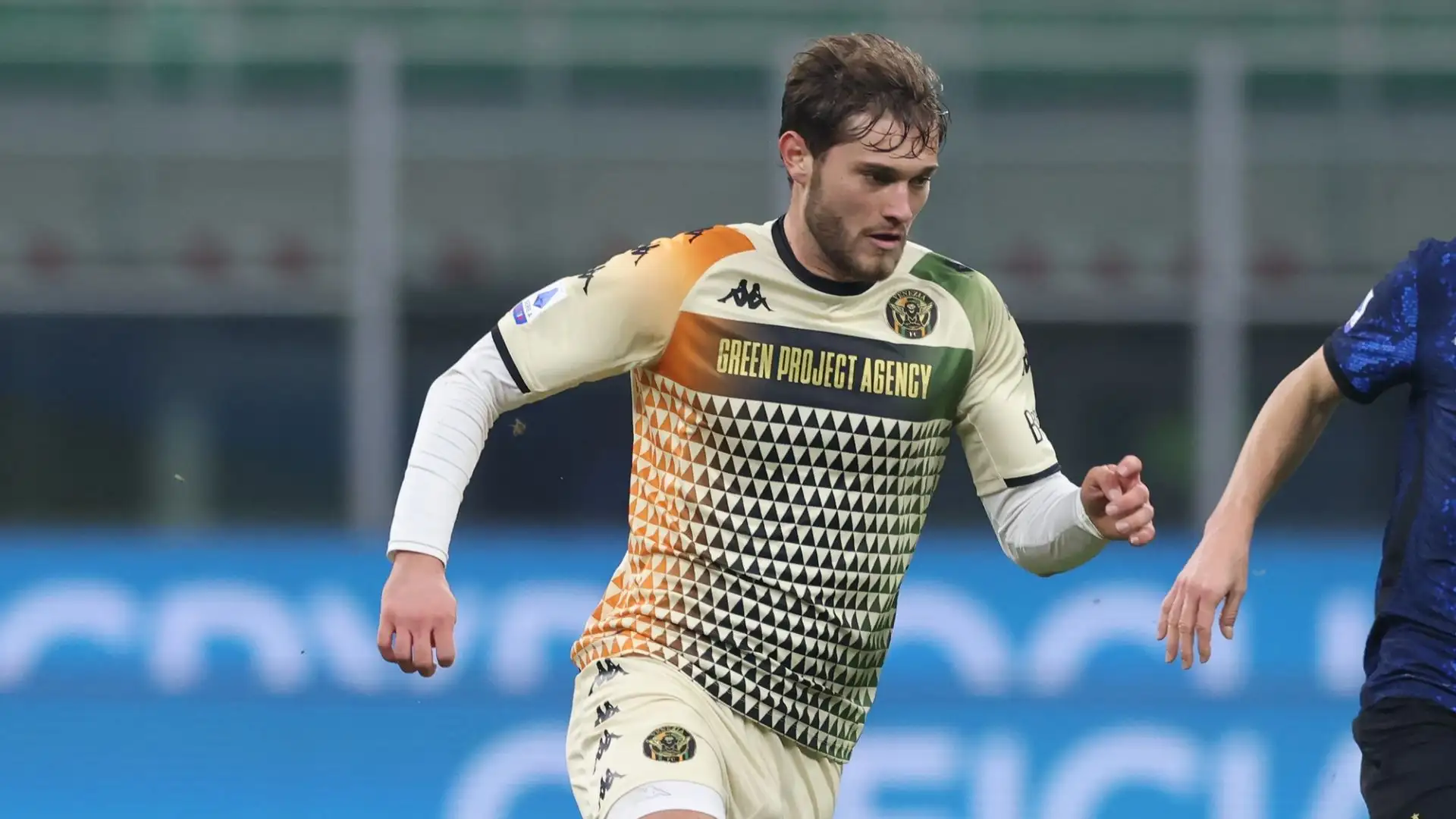 Per lui 90 partite totali e nove reti in Italia tra Serie A e Serie B