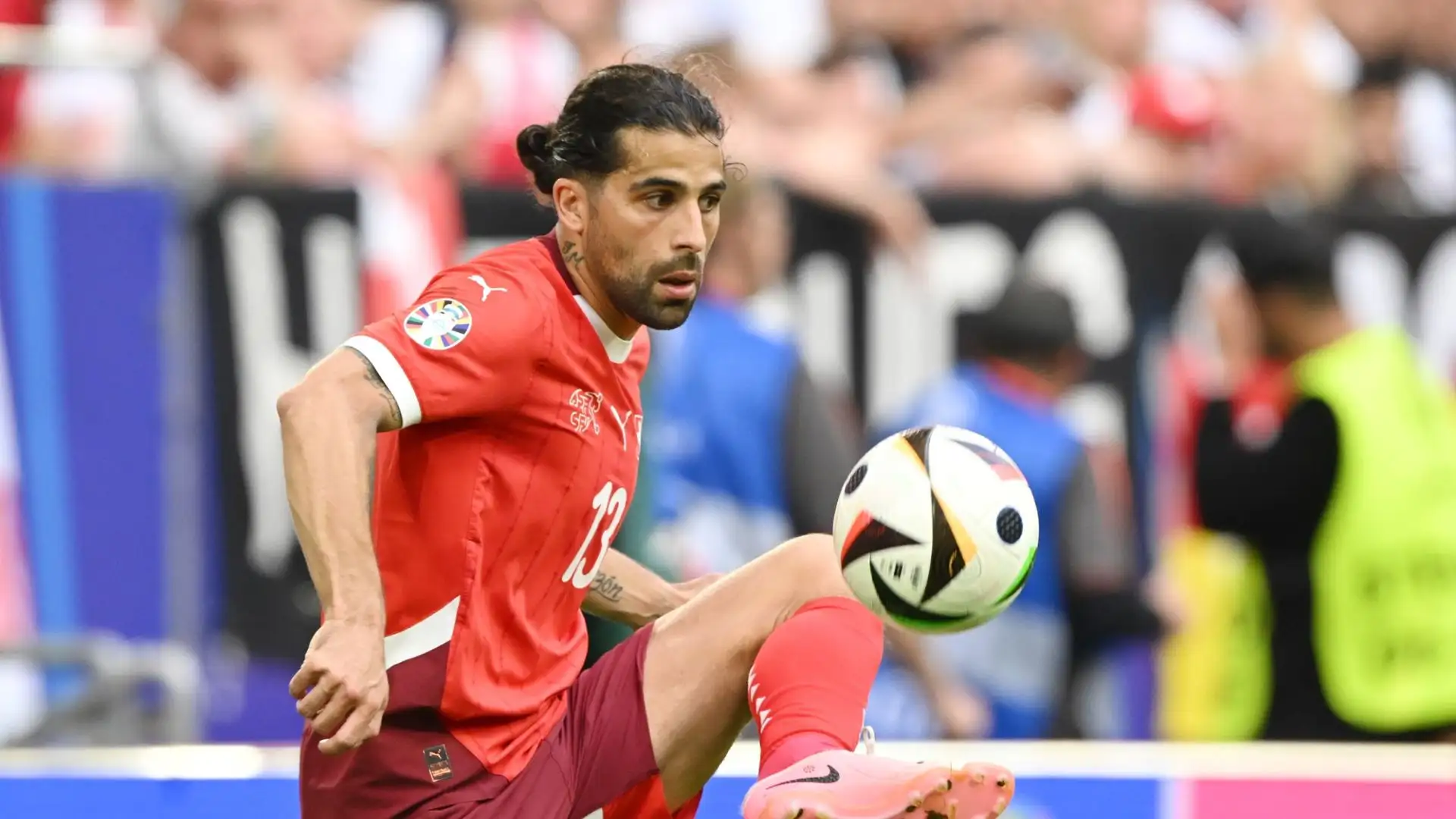 Rodriguez ha giocato nella sua carriera anche nello Zurigo, nel Wolfsburg, al PSV e nel Torino