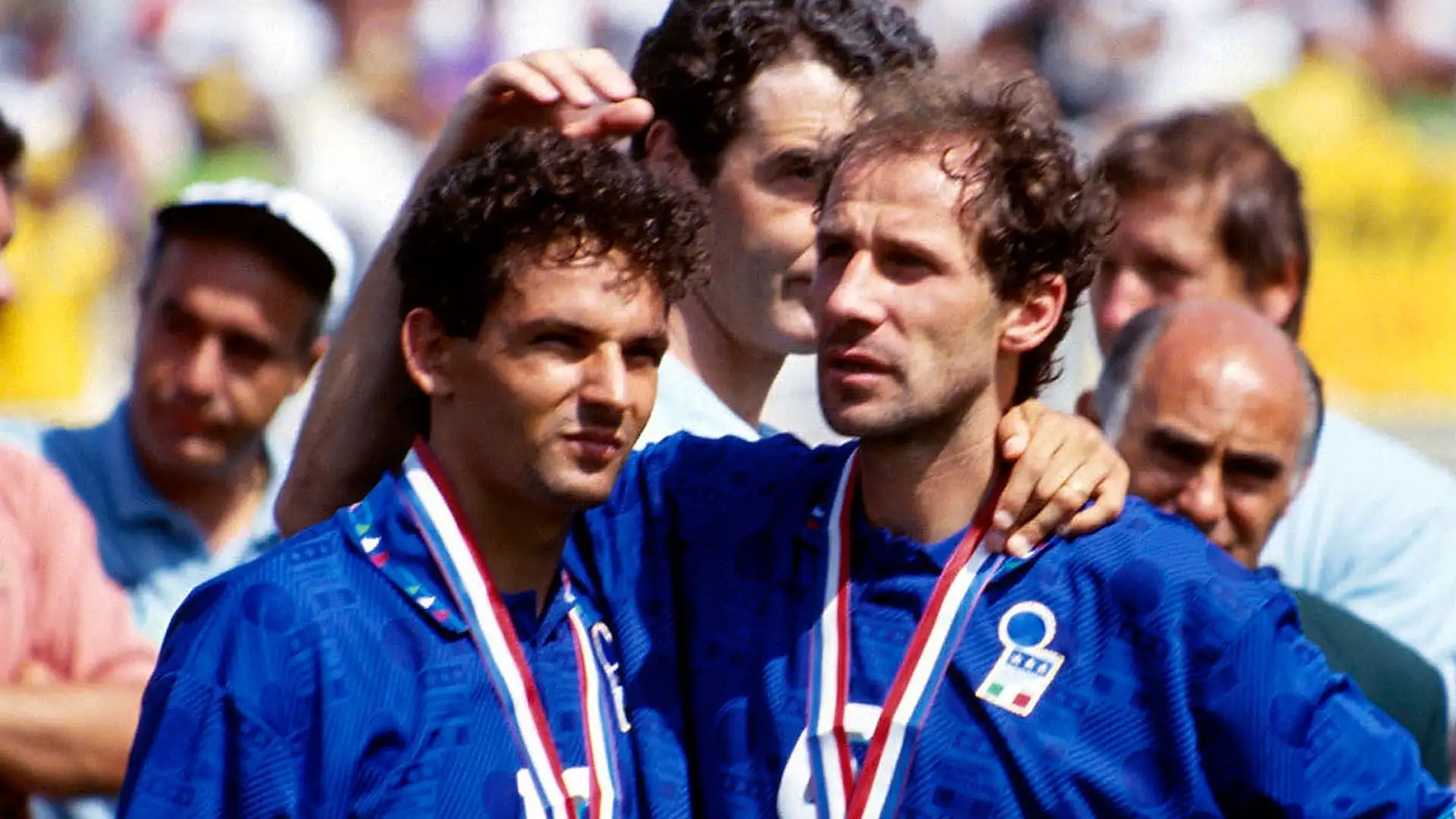 Qui Roberto Baggio viene consolato da Franco Baresi