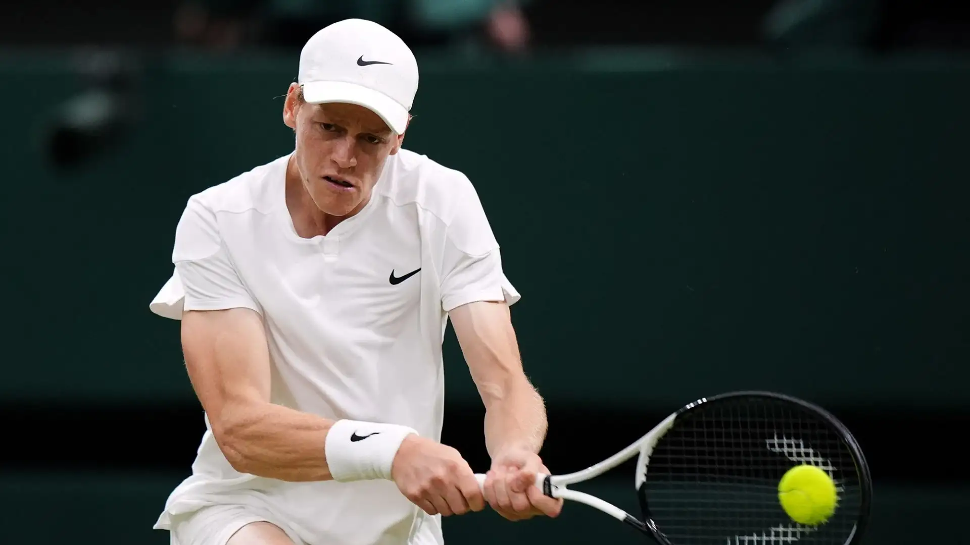 Il tennista serbo è stato spazzato via dall'Azzurro