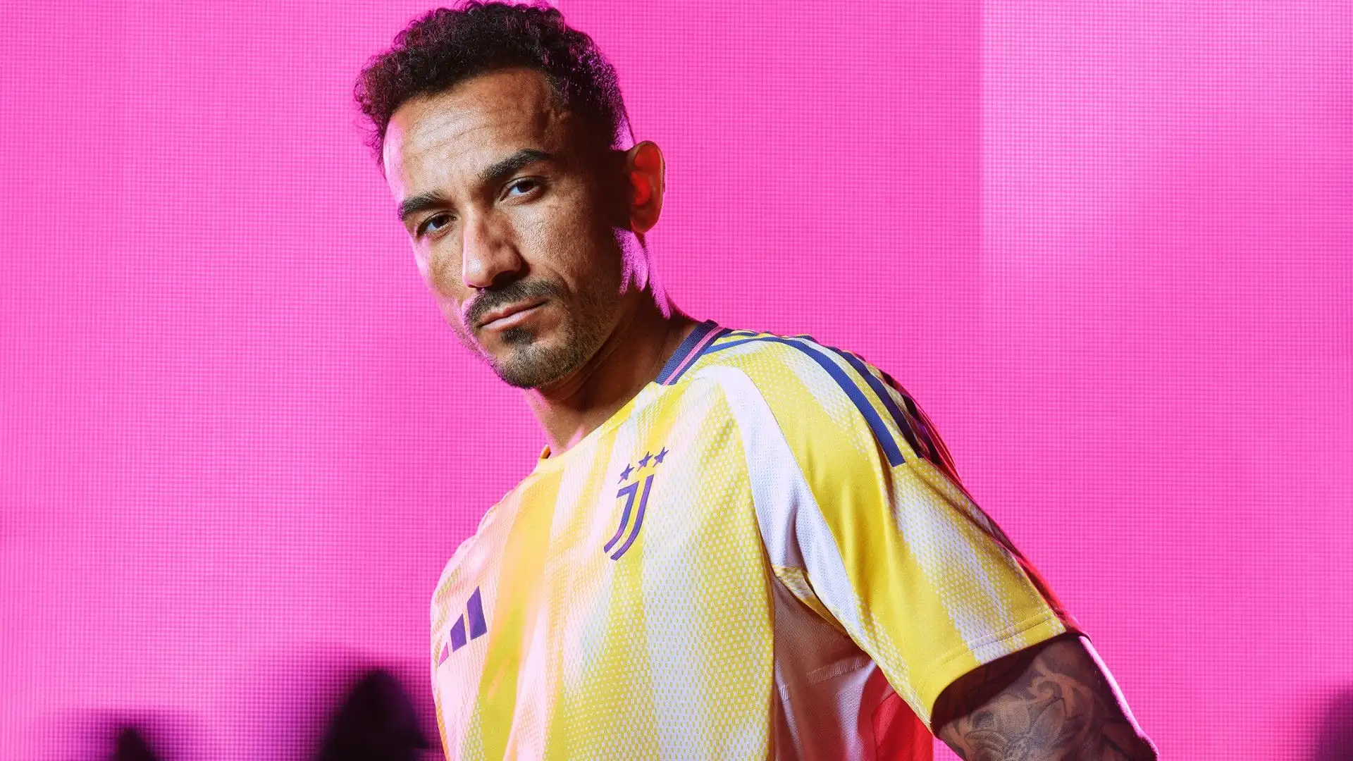 La maglia è realizzata con la tecnologia HEAT.RDY, che utilizza materiali modernissimi per massimizzare il flusso d'aria
