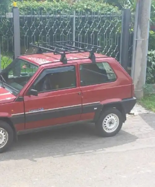 Piccola, ma pronta a tutto: le foto della Fiat Panda 4×4 Country Club