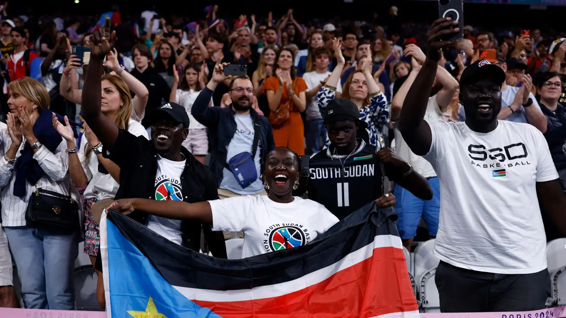Lo speaker si è scusato, e il pubblico ha applaudito i giocatori del Sud Sudan