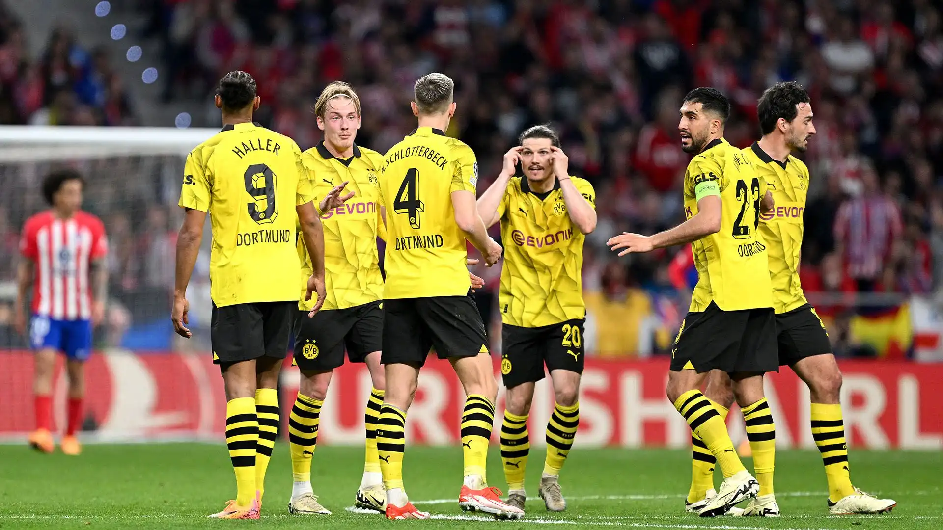In due salutano il Borussia Dortmund: li aspetta la Turchia. Foto

