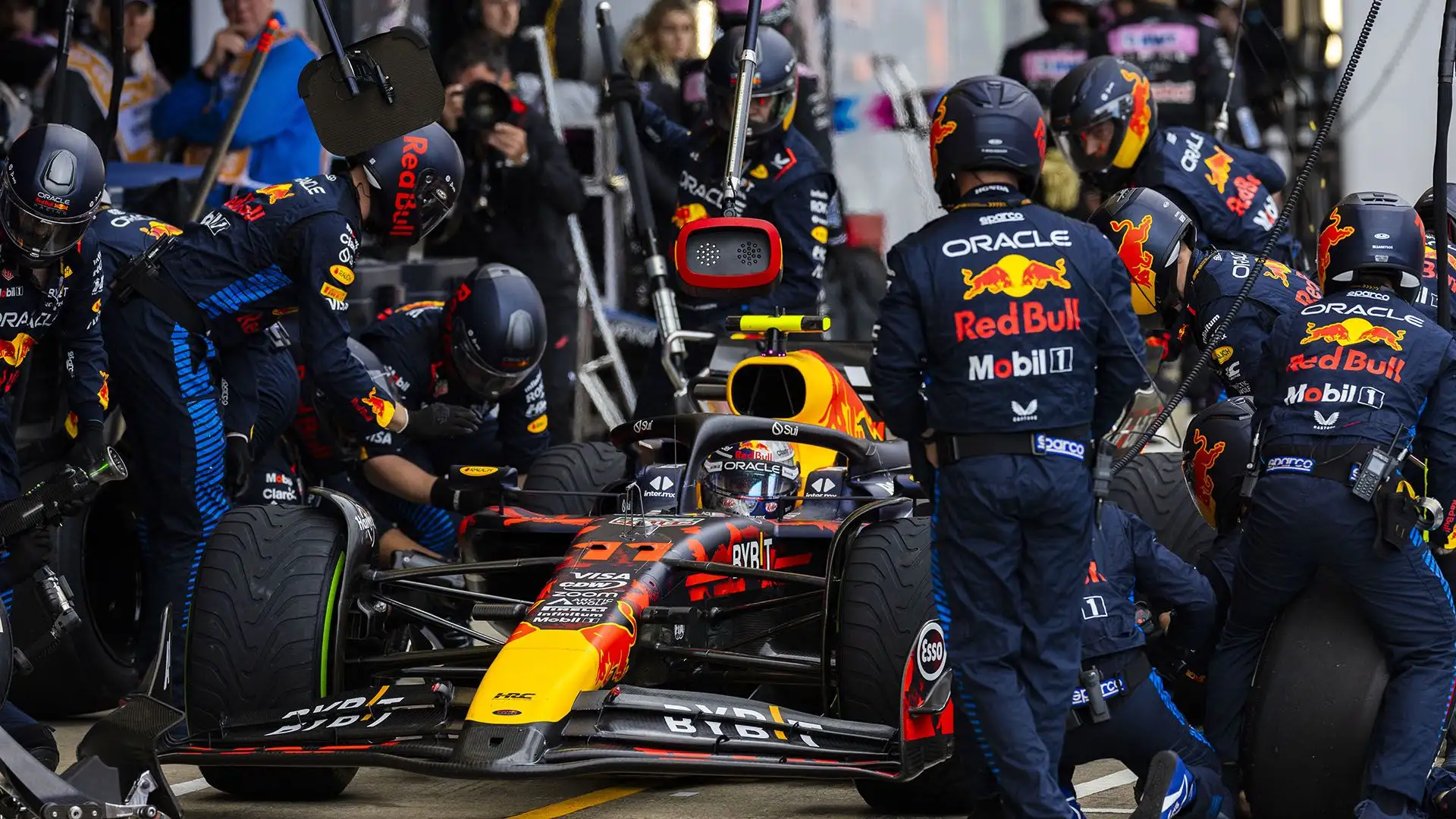 Nelle prossime ore e nei prossimi giorni la Red Bull renderà nota la sua decisione definitiva