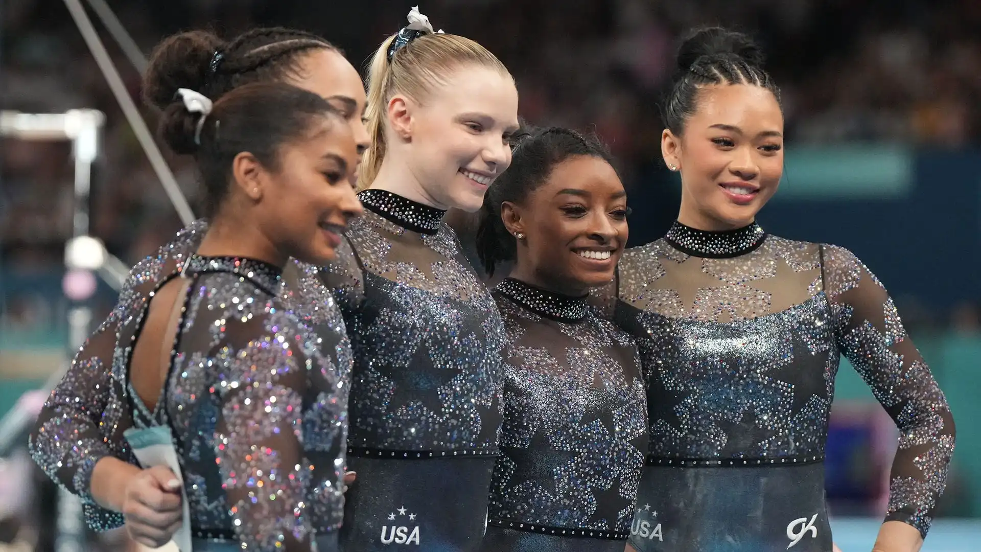 USA, oltre 6000 cristalli Swarovski sul costosissimo completo. Le foto
