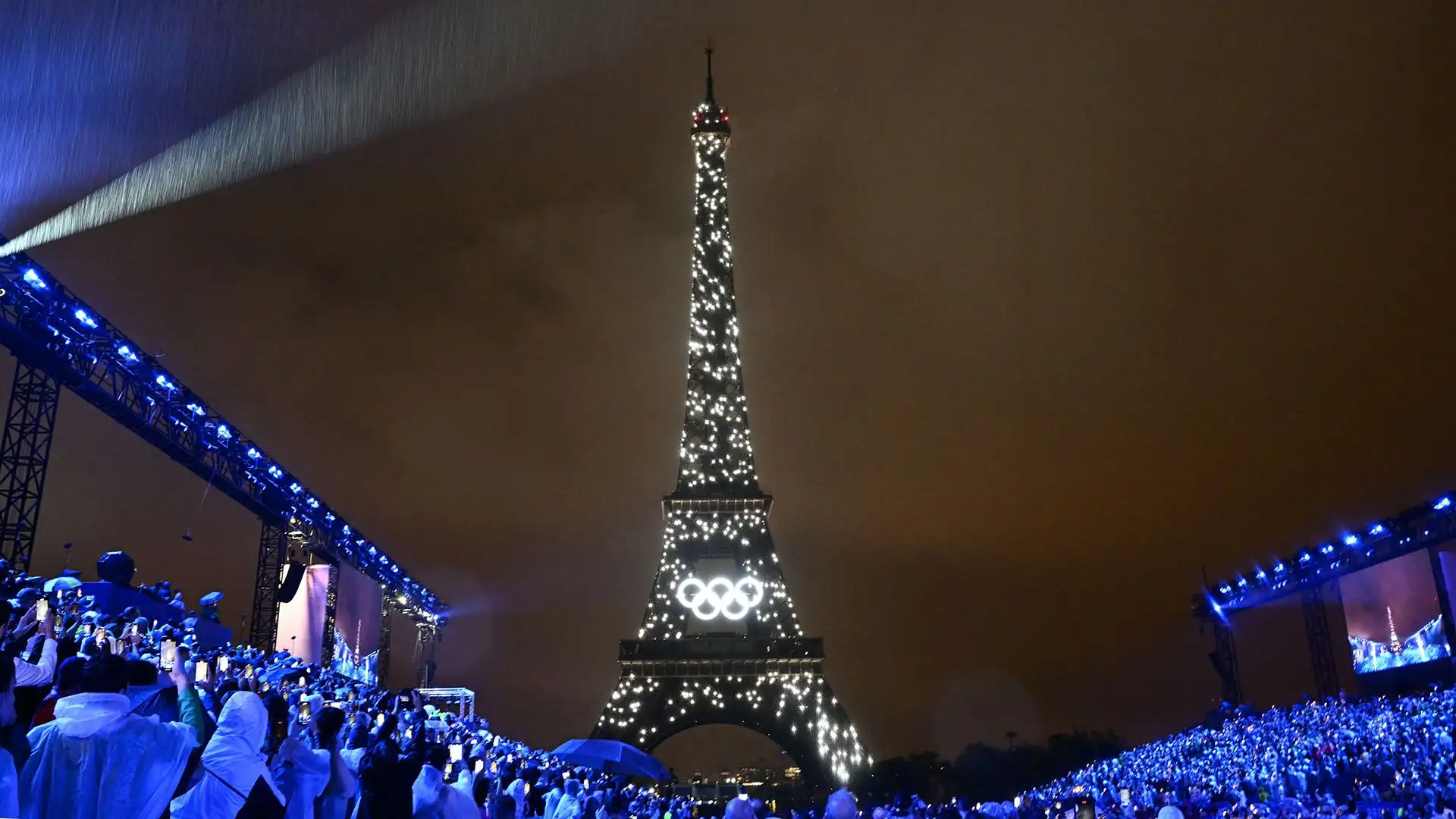 La costruzione simbolo di Parigi ha contribuito enormemente allo spettacolo della cerimonia d'apertura