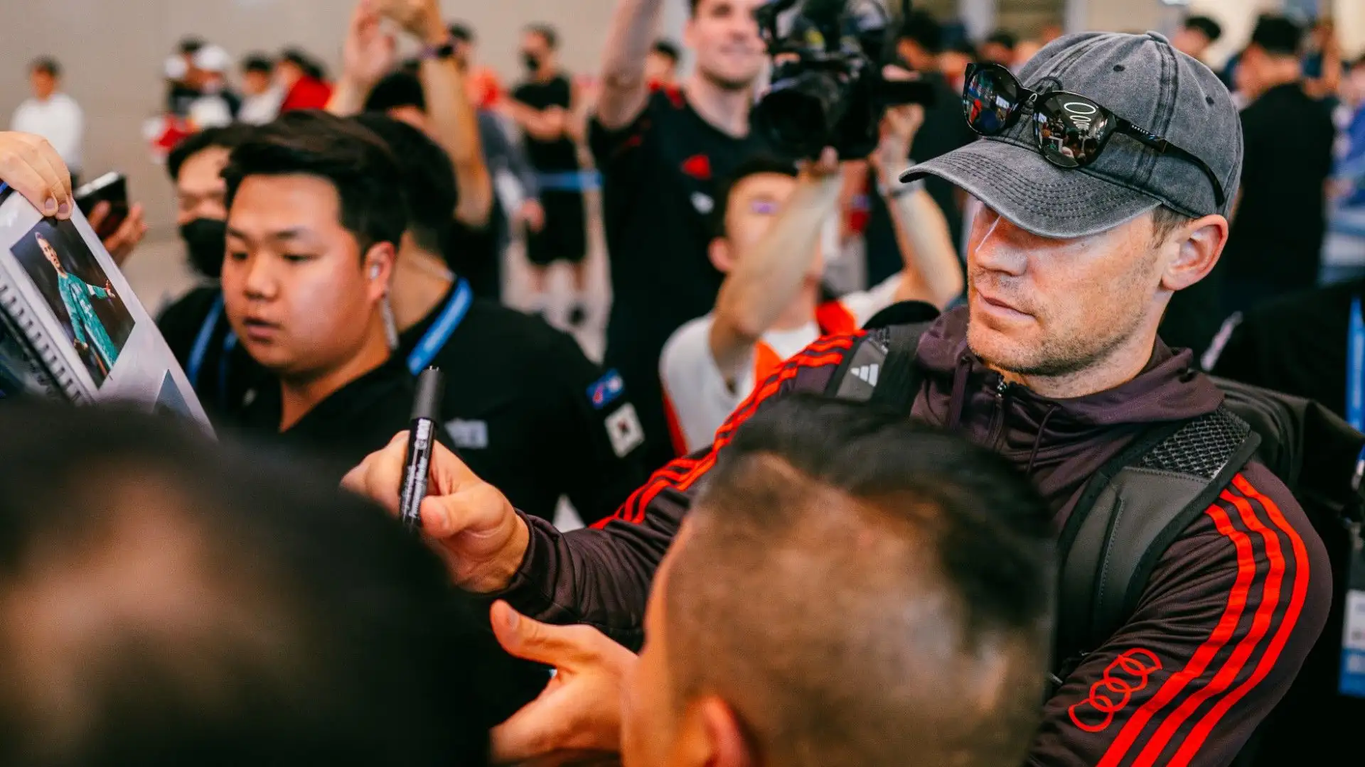 Super acclamata anche la leggenda Manuel Neuer
