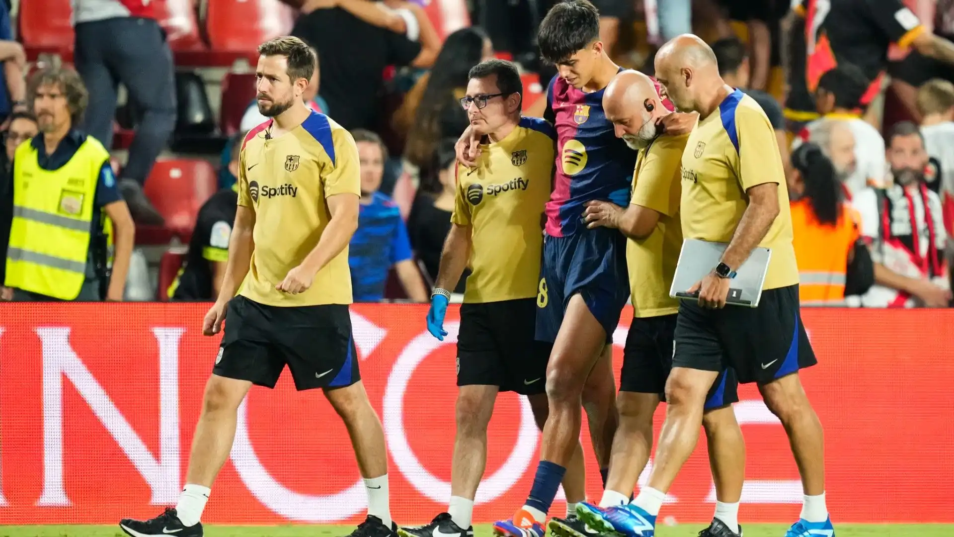 Brutto infortunio per il gioiello del Barcellona: sarà operato. Le foto
