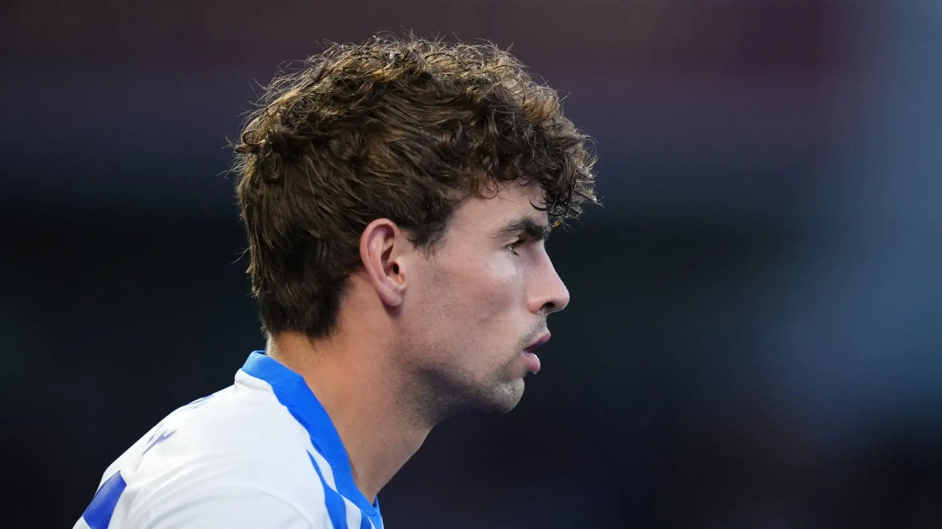 Decisamente sfortunato il debutto del nuovo centrocampista del Brighton Matt O'Riley
