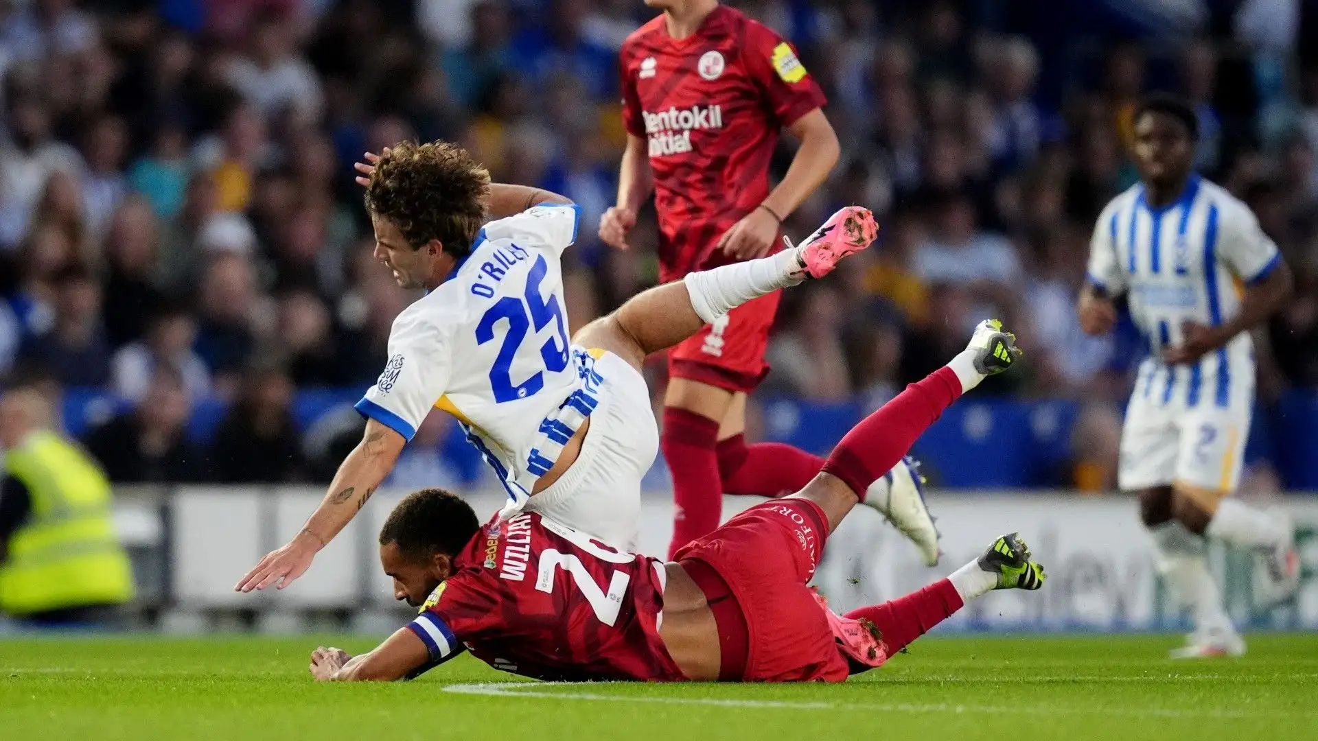 L'allenatore aveva deciso di testarlo nella Coppa di Lega contro il Crawley Town
