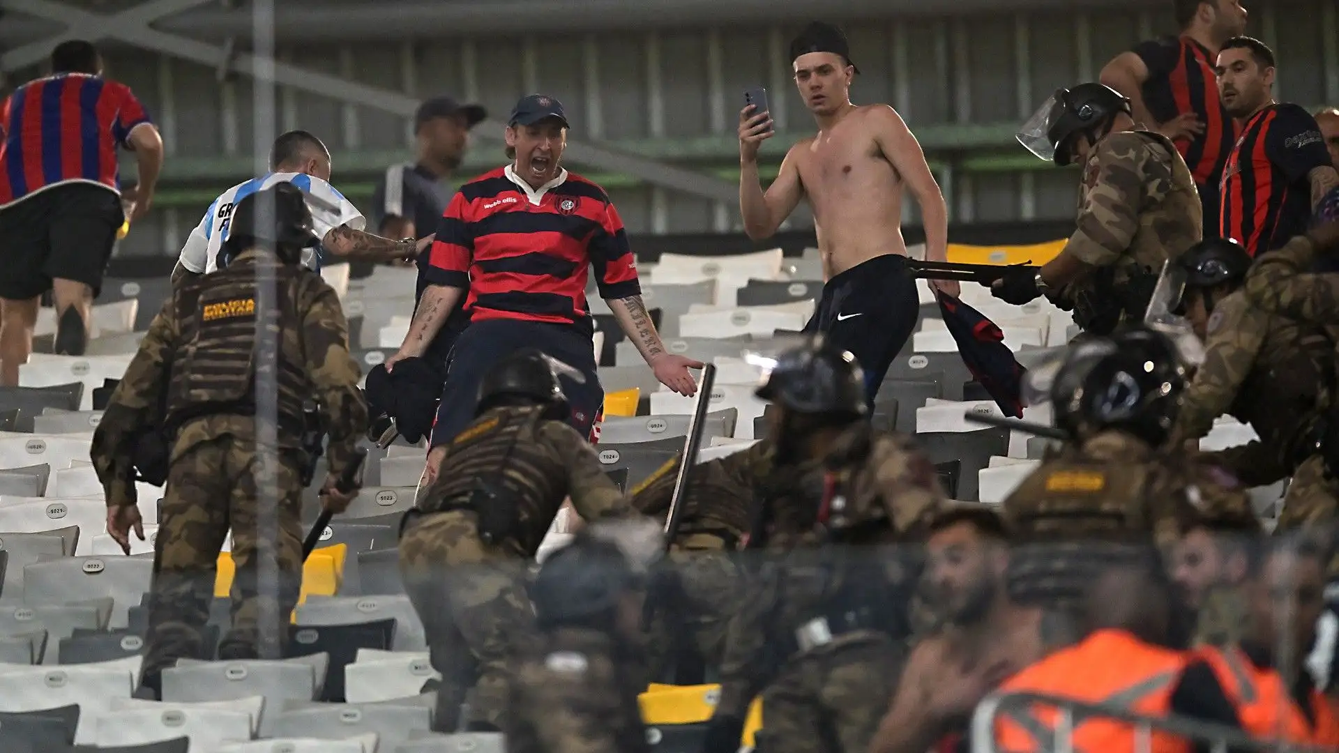 È dovuta intervenire la polizia militare
