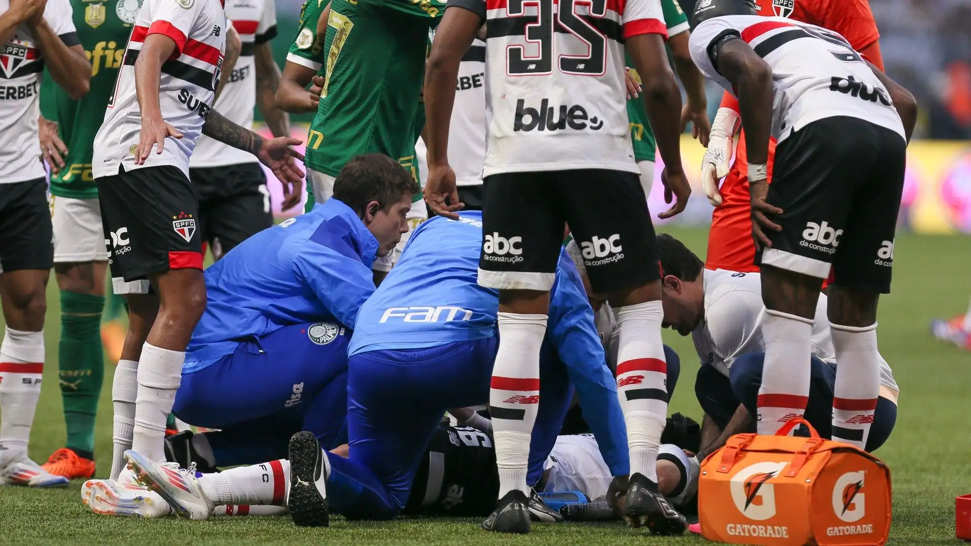 L'arbitro ha fatto entrare subito lo staff medico