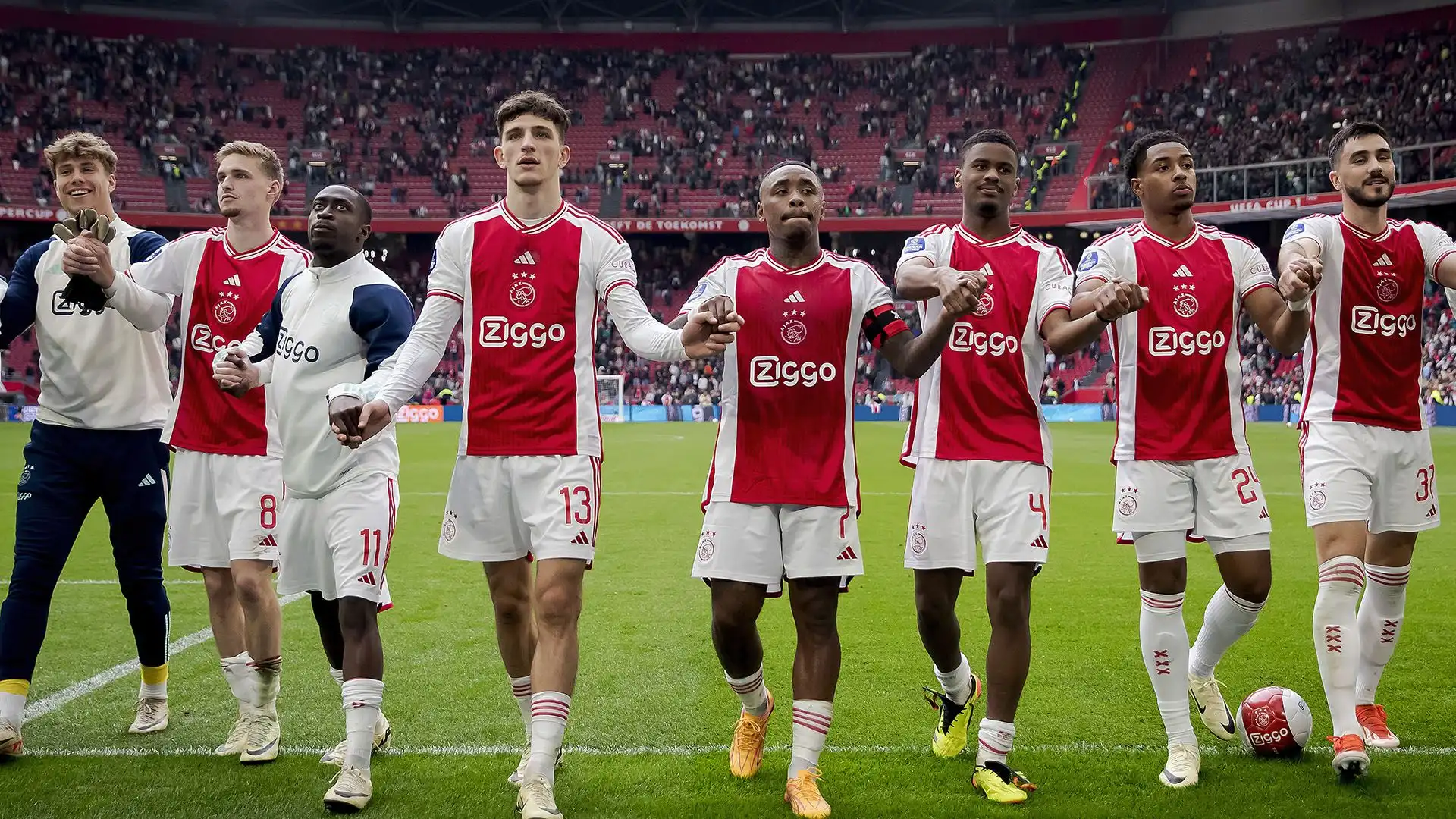 Milan conquistato dal baby fenomeno dell'Ajax: offerta in arrivo. Foto
