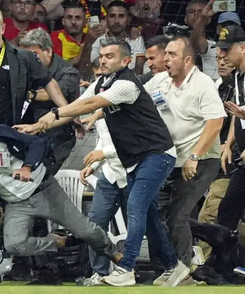 Potrebbe finire in tribunale l’incredibile rissa dell’intervallo: le foto