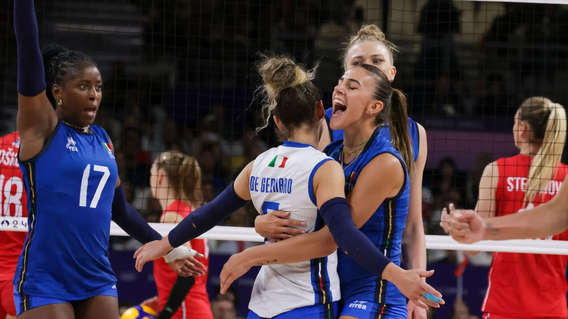 Santarelli è anche il marito di Monica De Gennaro, il libero Azzurro.