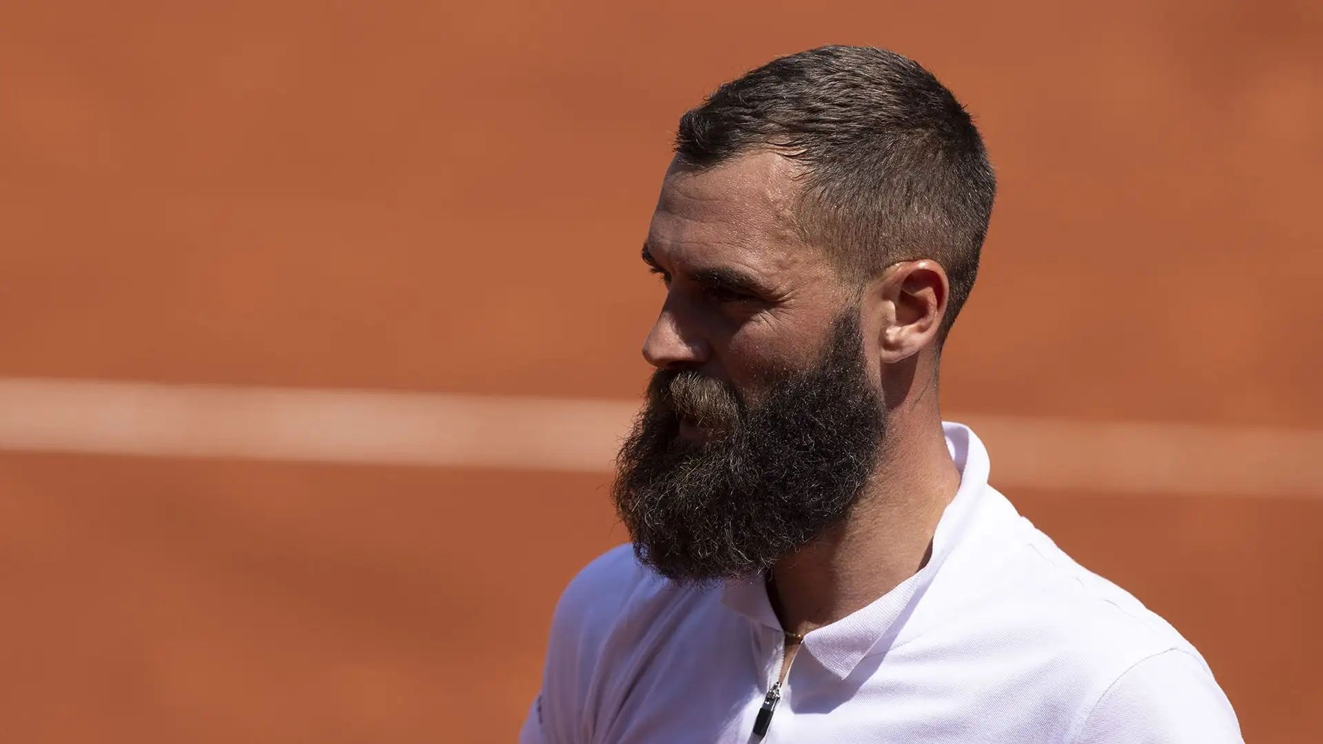 Per tutta risposta, Paire ha mandato qualche bacio ironico agli spettatori presenti