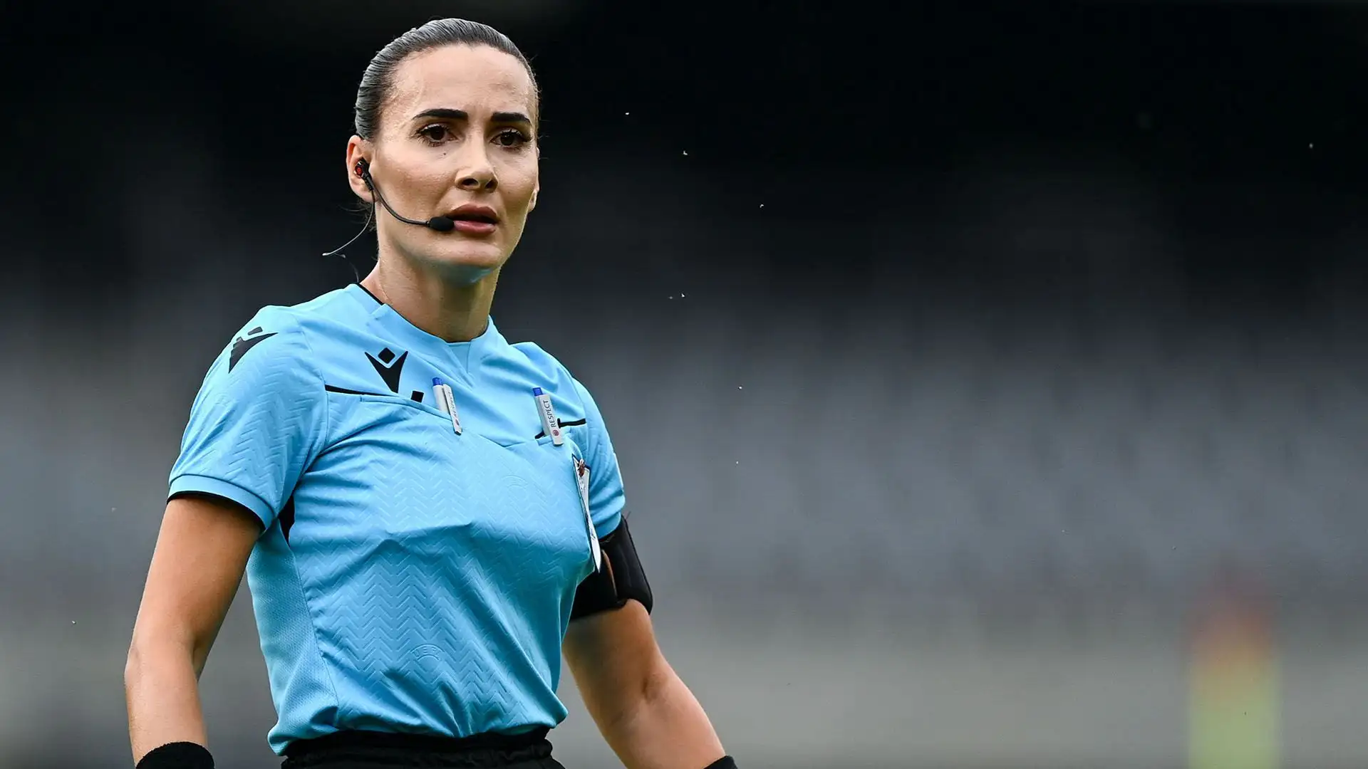 L'arbitra trentenne è diventata il primo direttore di gara donna ad arbitrare una partita della SuperLiga albanese maschile