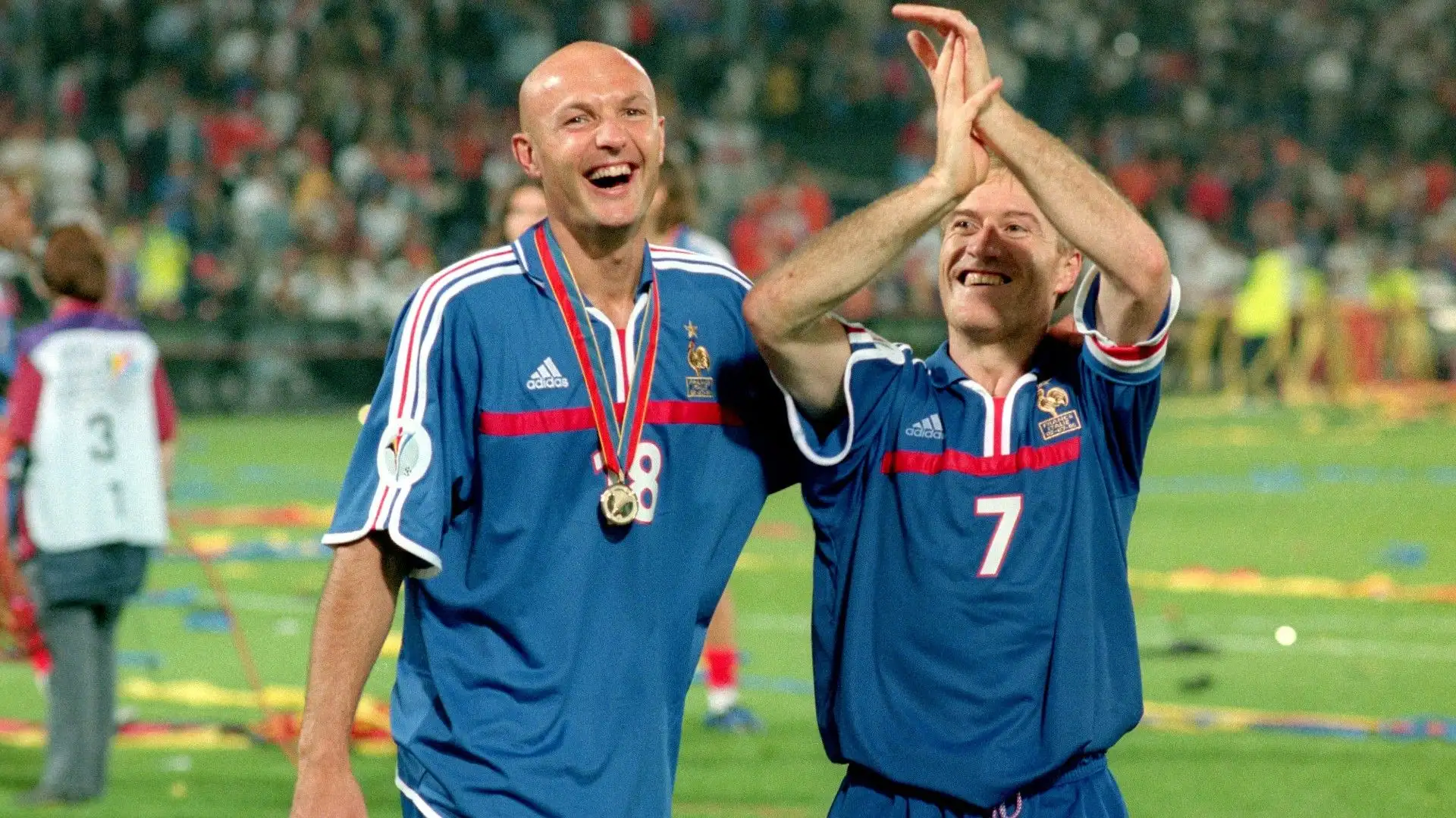 Nel 2000 ha vinto l'Europeo, nel 2001 la Confederations Cup
