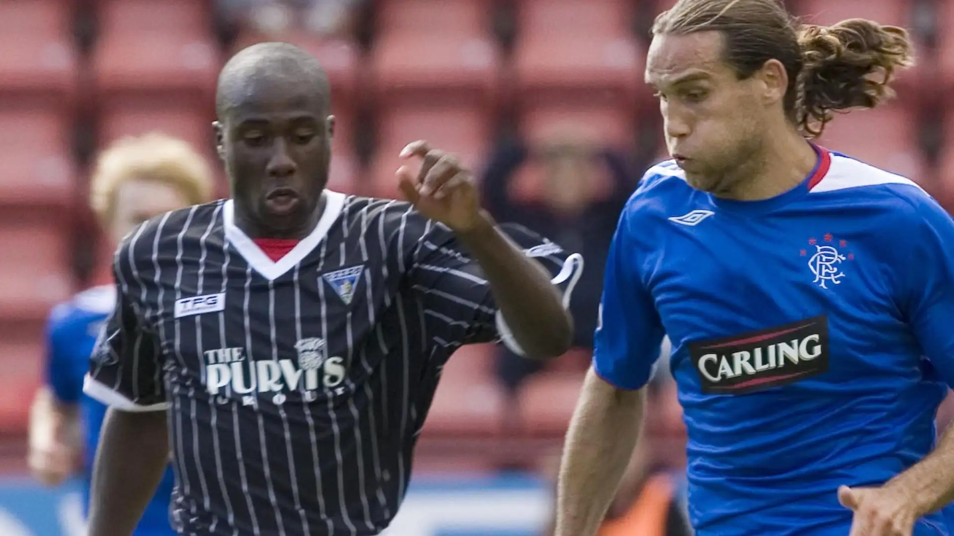Per cinque anni ha giocato in Scozia, nel Dunfermline e nell'Hibernian