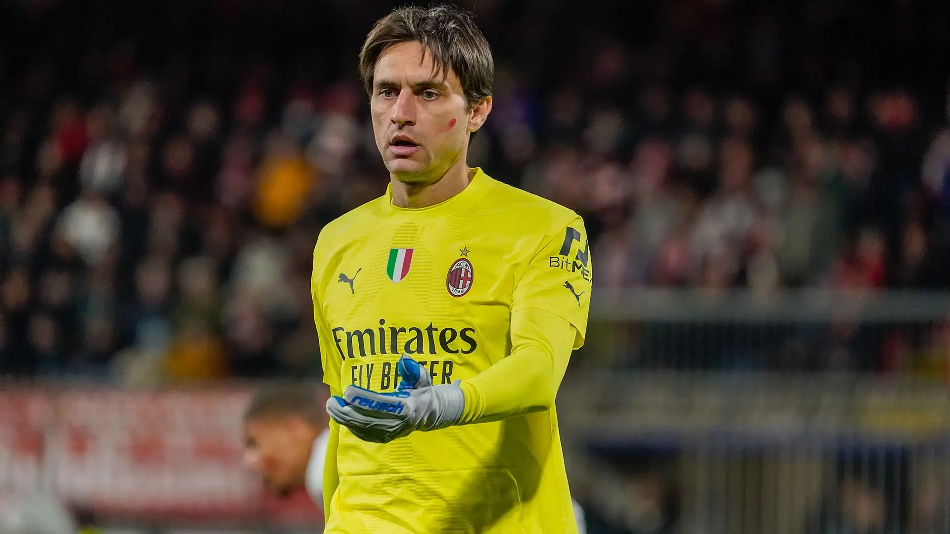 "Ho cercato di trattarli con rispetto e spero di esserci riuscito. A coloro che verranno d'ora in poi auguro tanto successo! Ho iniziato 30 anni fa e oggi smetto. Grazie di tutto!" conclude
