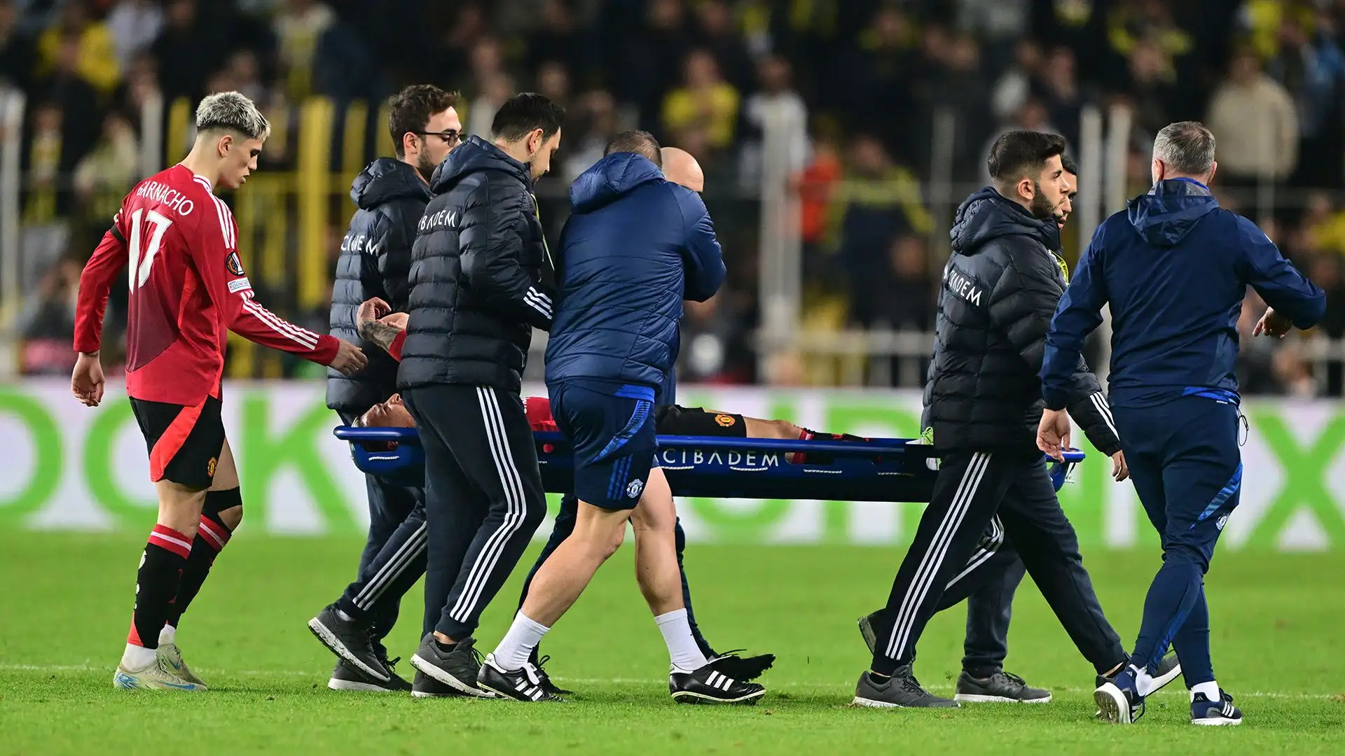 Il brasiliano si è infortunato nella sfida contro il Fenerbahce
